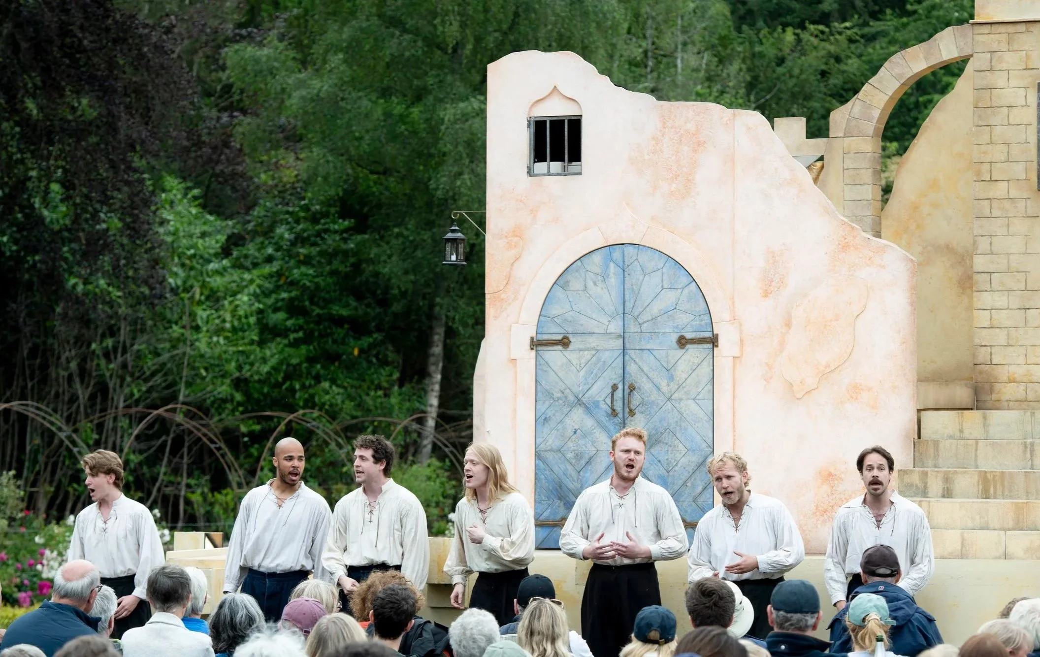 the cast singing in Othello