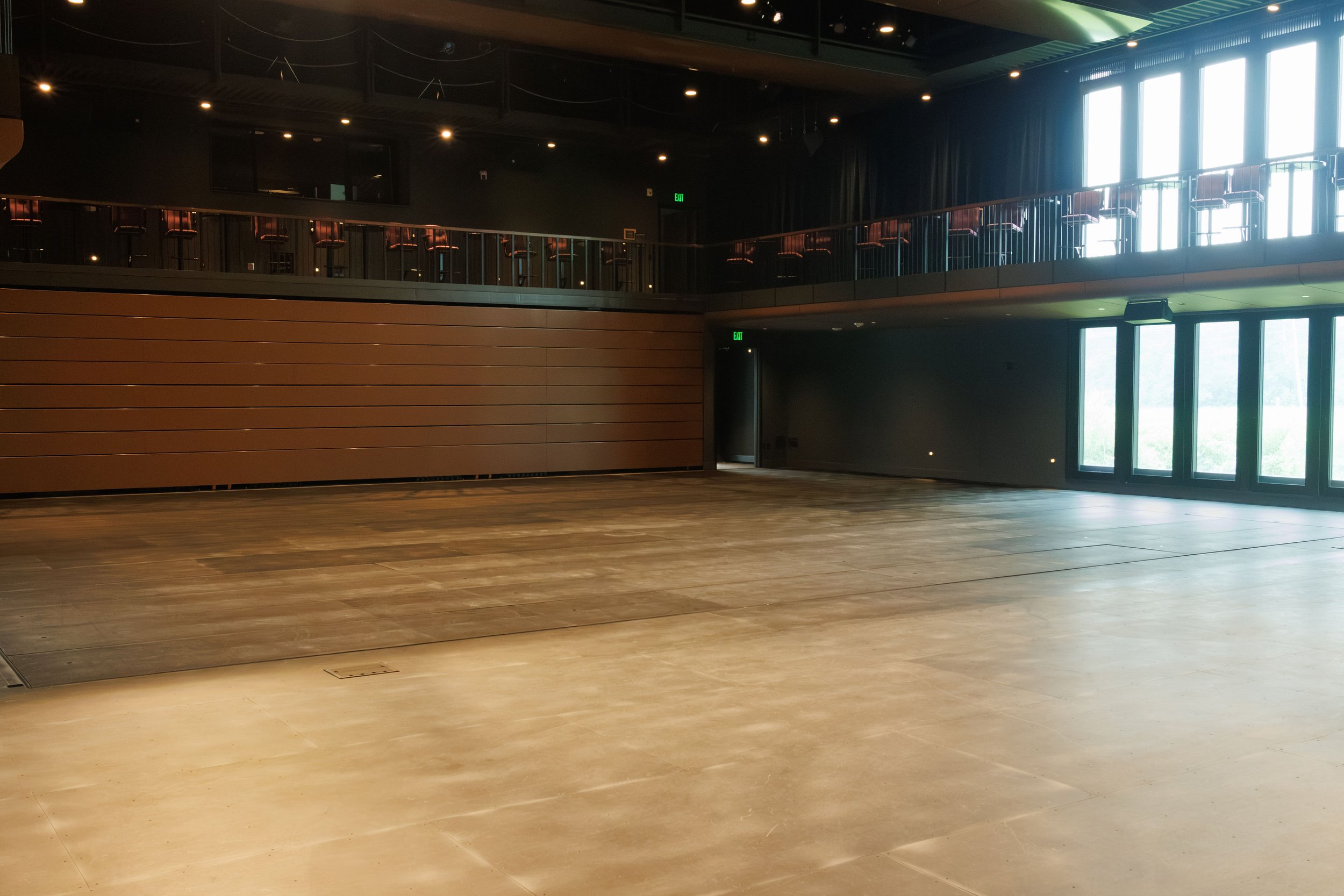 a photo of the RiverPlace performance hall in flat mode, a cavernous space