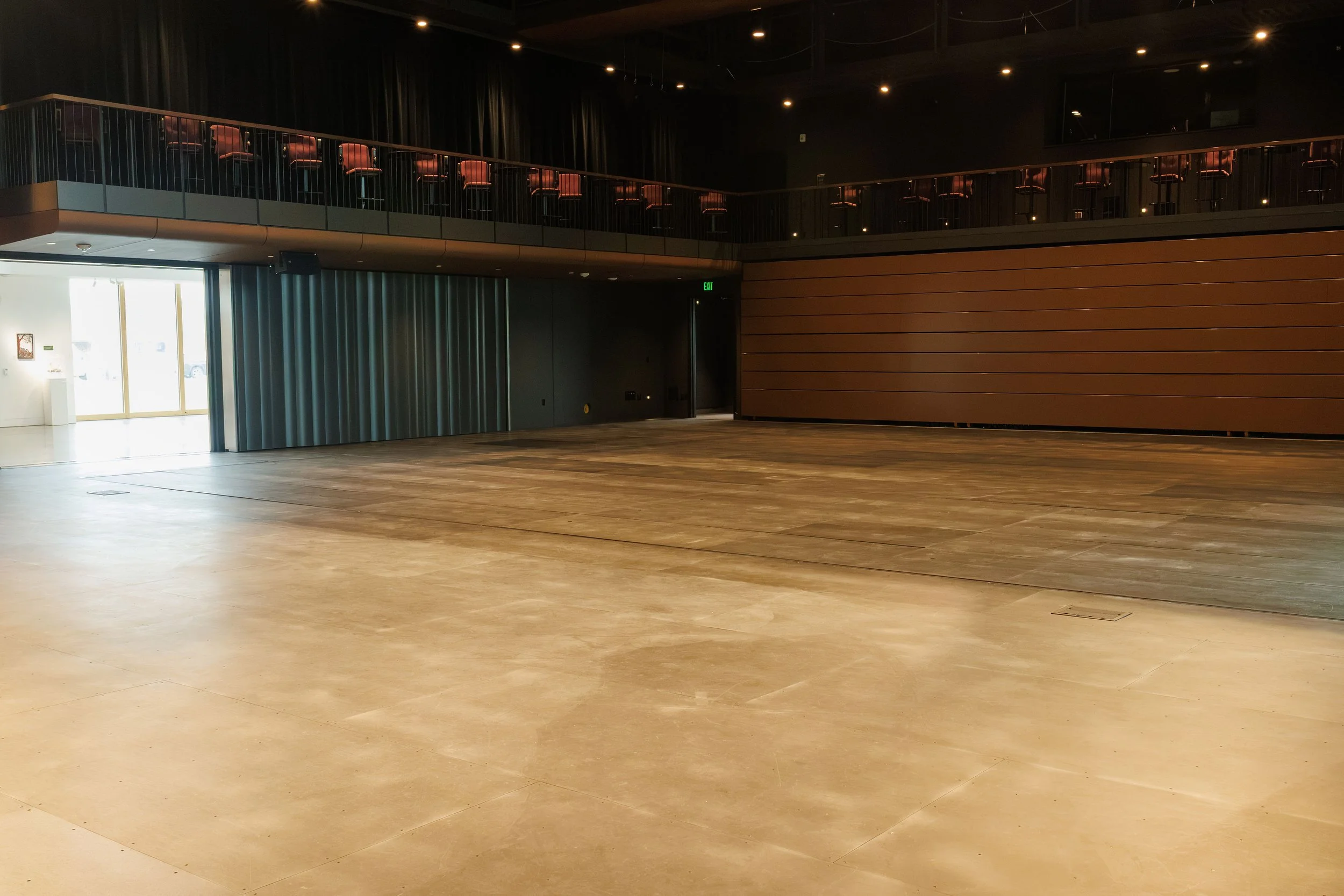 a photo of the RiverPlace performance hall in flat mode, a cavernous space