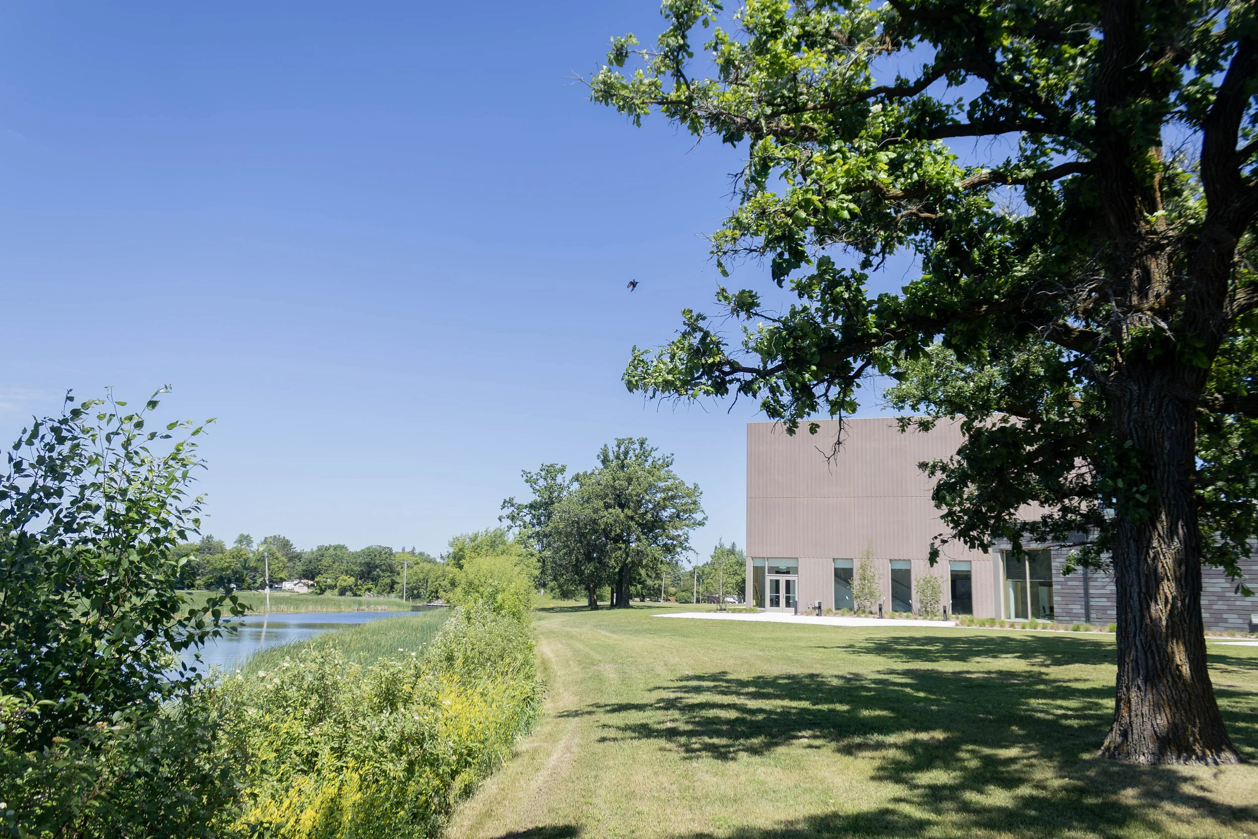 an exterior photo of RiverPlace and outdoor patios by the river