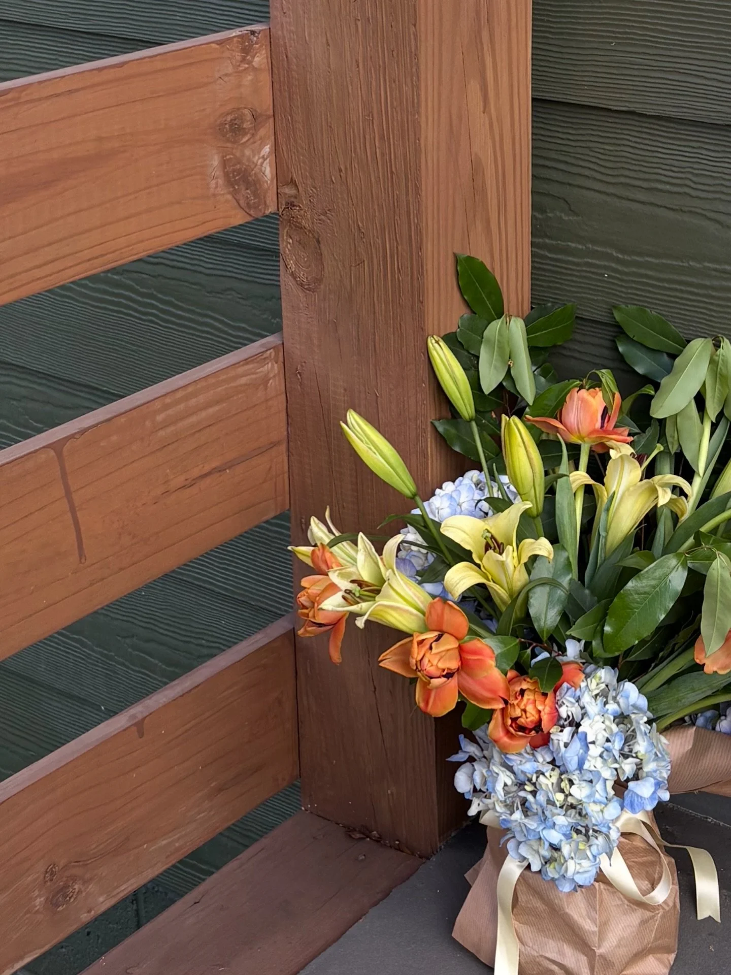 A lil evening drop off 💘

 #florist #floraldesigner #alabama #birmingham #birminghamal