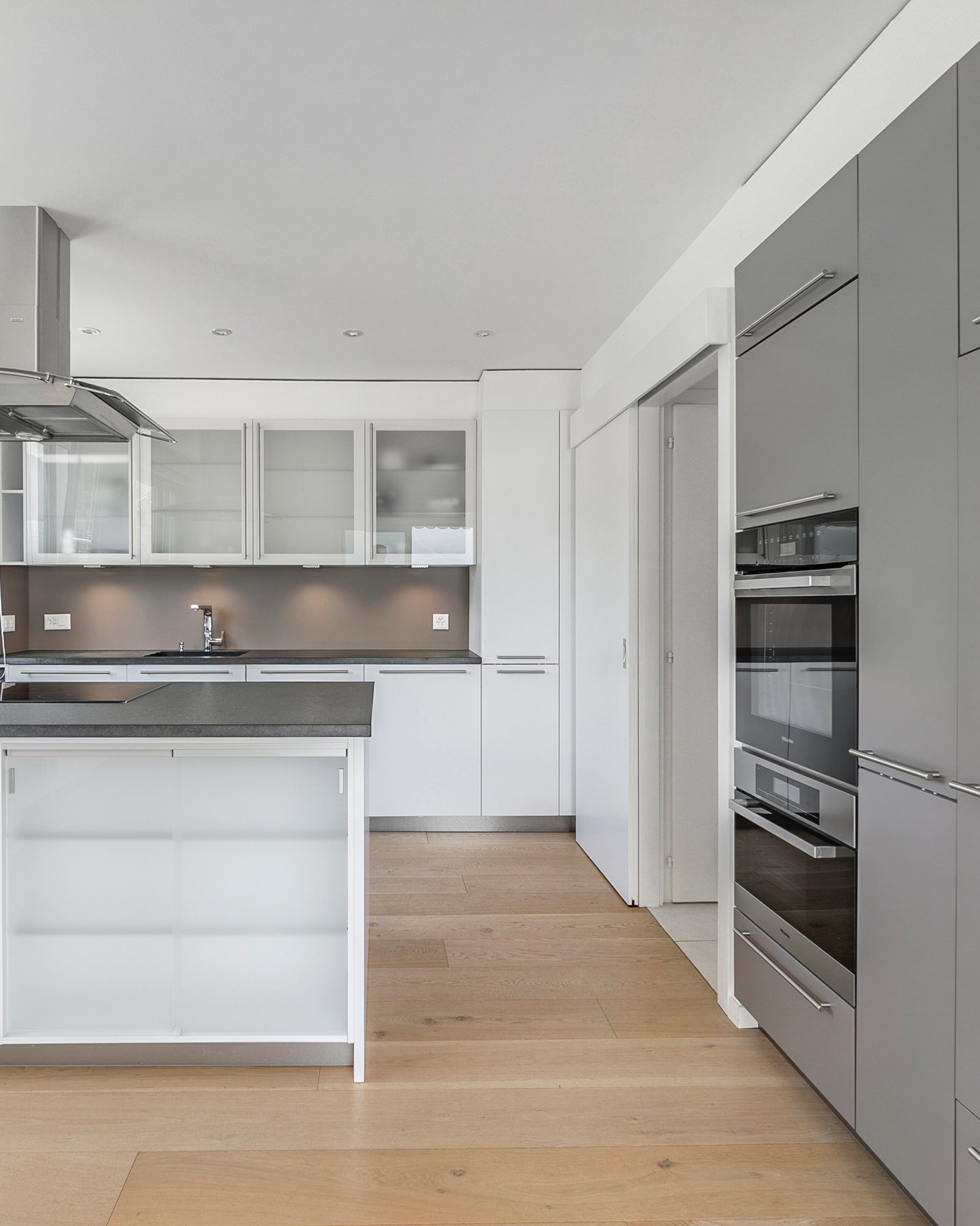 House_Clarens_Vaud_Switzerland_John-Taylor_Krivenkova_.jpg