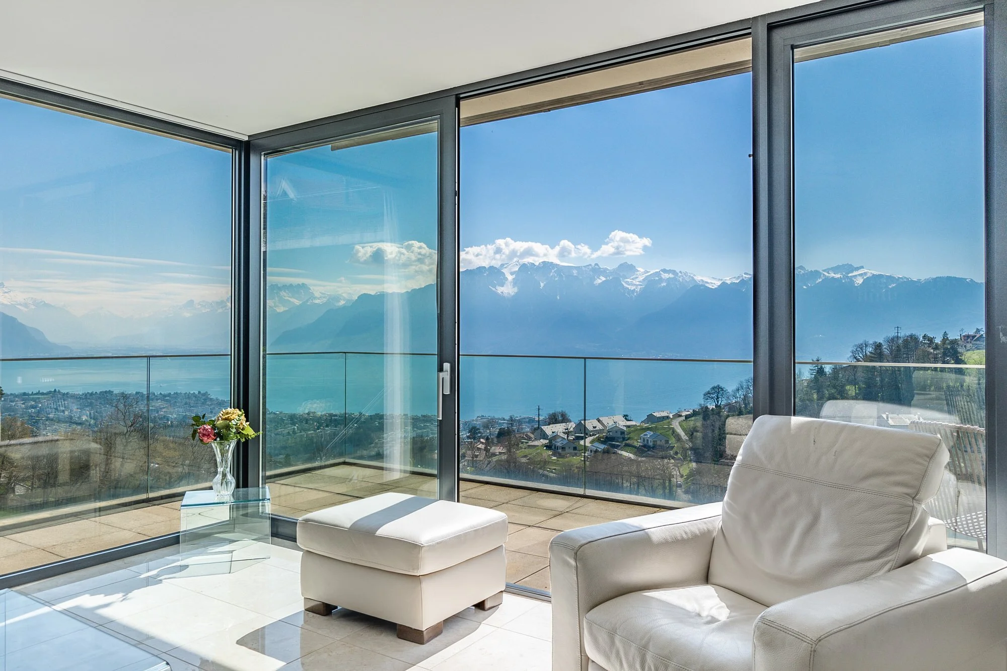 Villa_Montreux_Vaud_Switzerland_John-Taylor_krivenkova_LLK032211-HDR.jpg