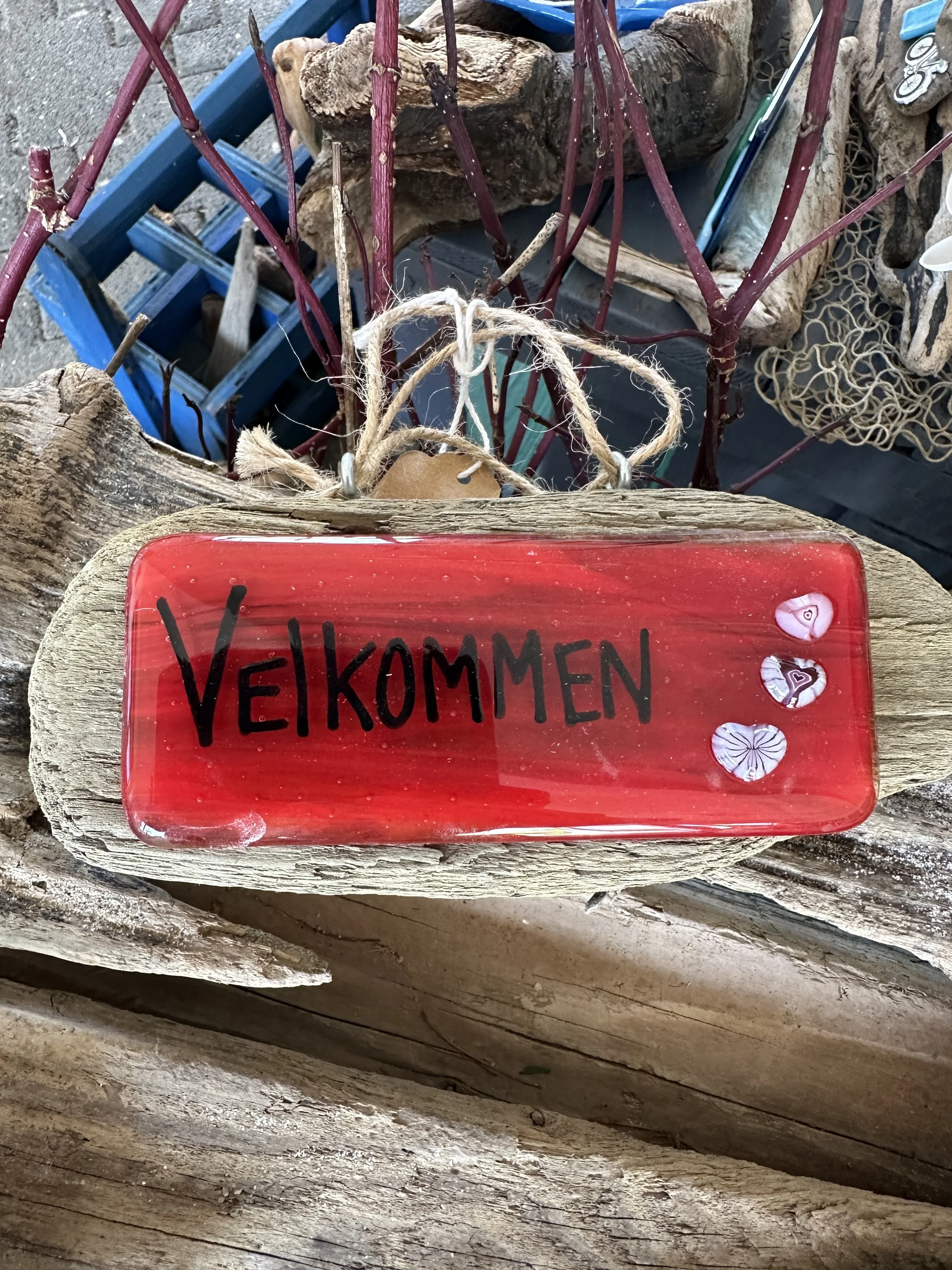 “Rødt velkommen skilt hjerter”