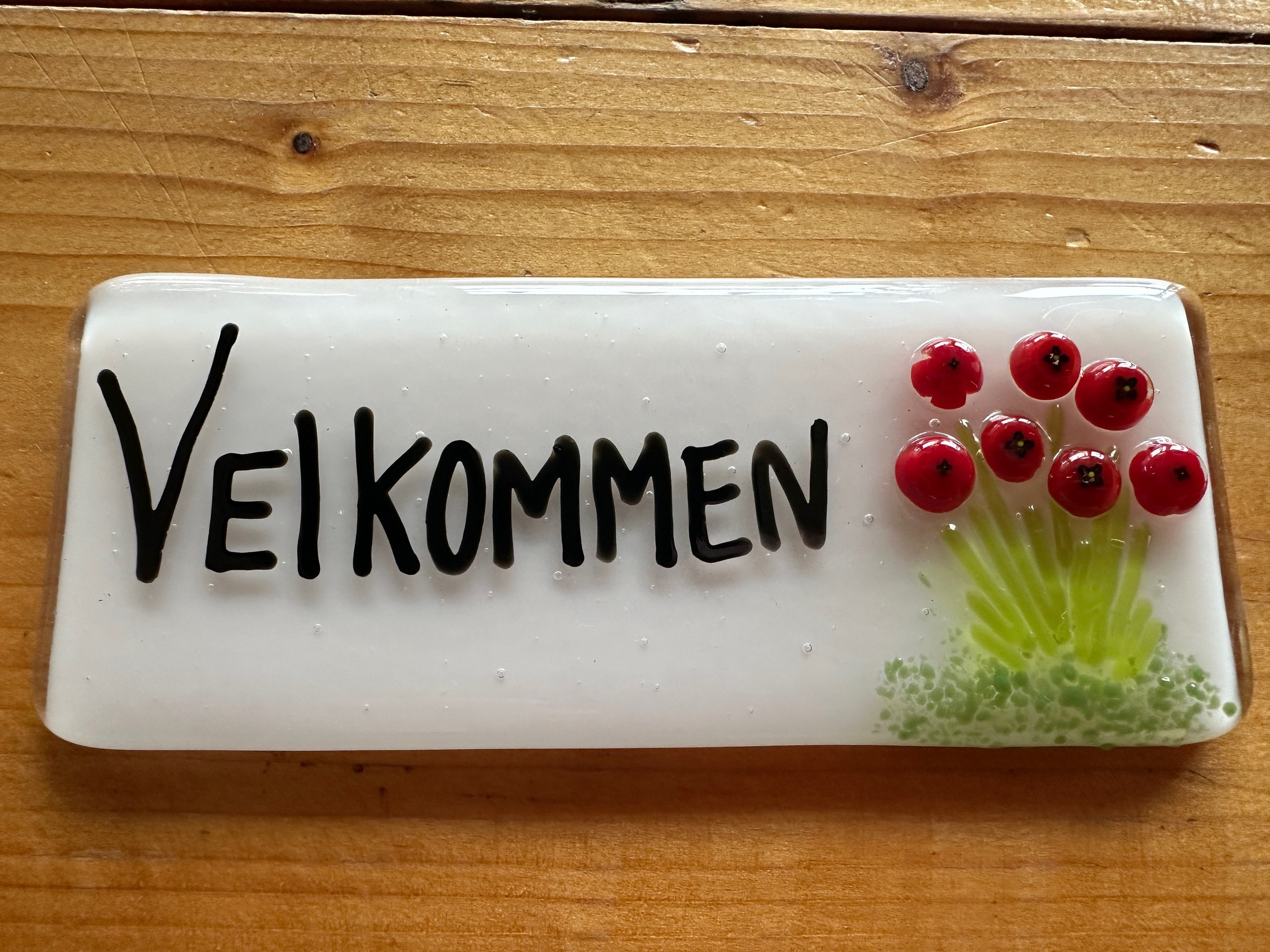 “Hvidt velkommen skilt valmuer “