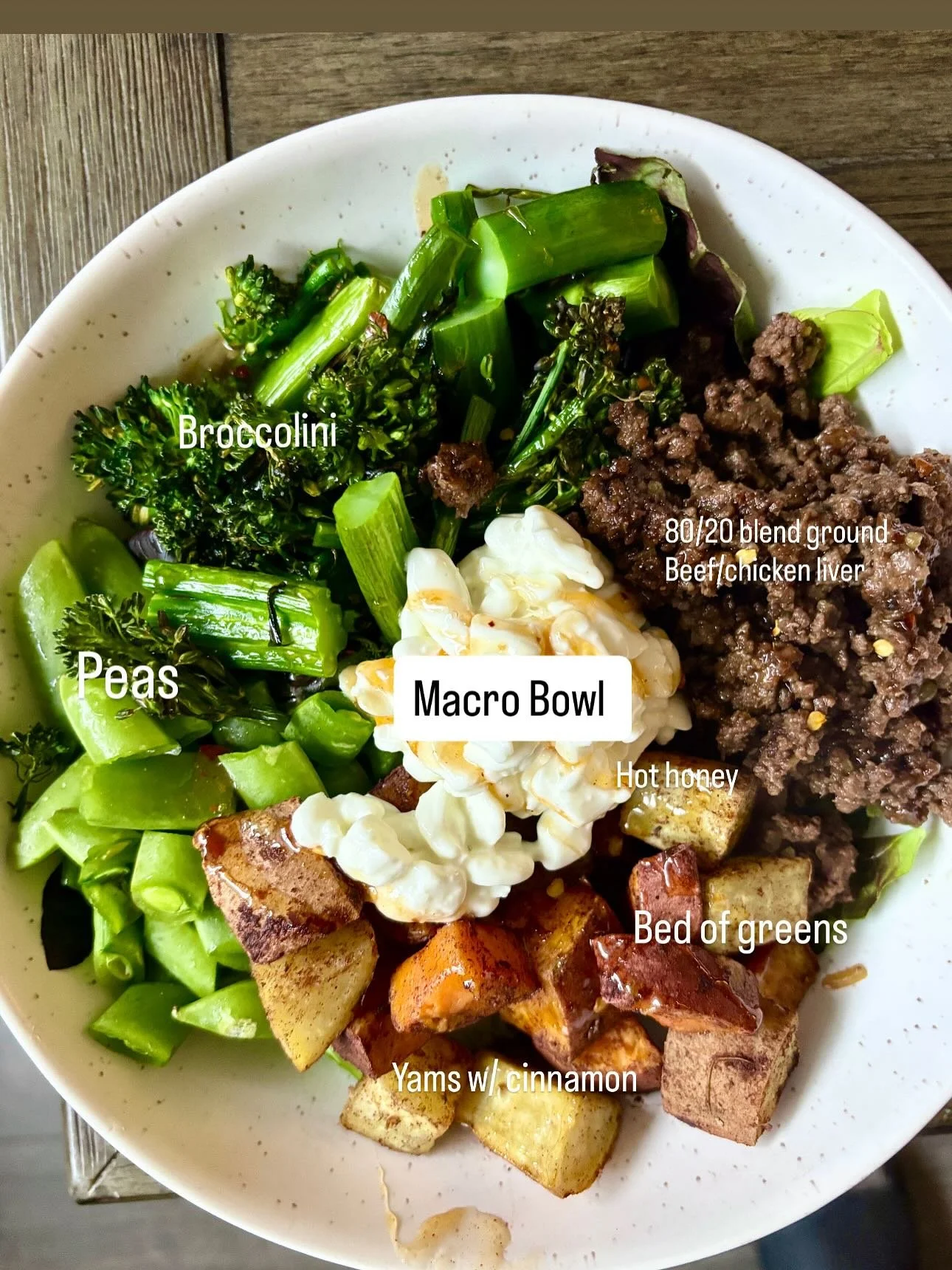 Macro Bowl w/ Hot Honey
A delicious way to hit your protein goals, bump up your iron intake, and support your gut health with lots of fibre 💪 
I mixed this black truffle hot sauce from @wholefoods with honey and chilli flakes for a delish home mad