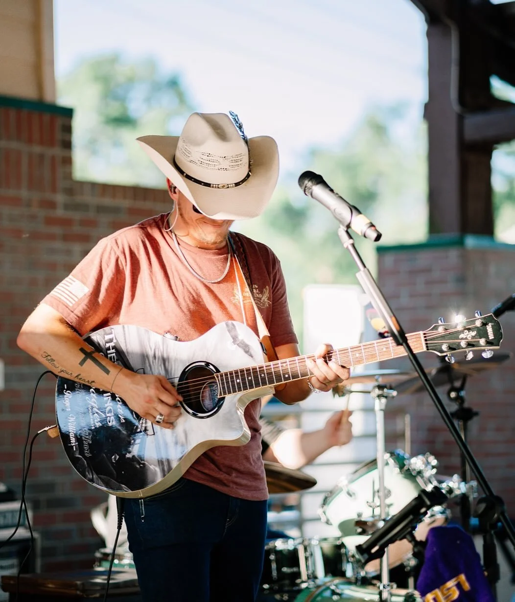 Still thinking about these photos🥴🤌🏼 @curtiswilliams0123 
.
.
.
.
.
Know an artist? Want some pictures taken? 
#alabamaphotographer #sonyalpha #music #artistphotography #countrymusic