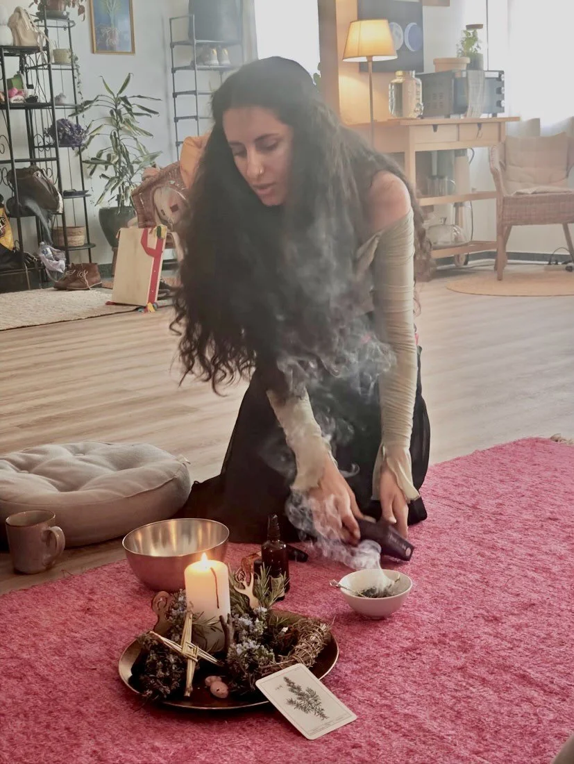 I did something, &lsquo;twas the equinox 🧙🏼&zwj;♀️🌙🌿

No passado s&aacute;bado em parceria com a @lykaiatarot e a @irislicangarcia organizamos um programa muito lindo para celebrar o equin&oacute;cio de primavera!

Comigo entramos em conversas &i
