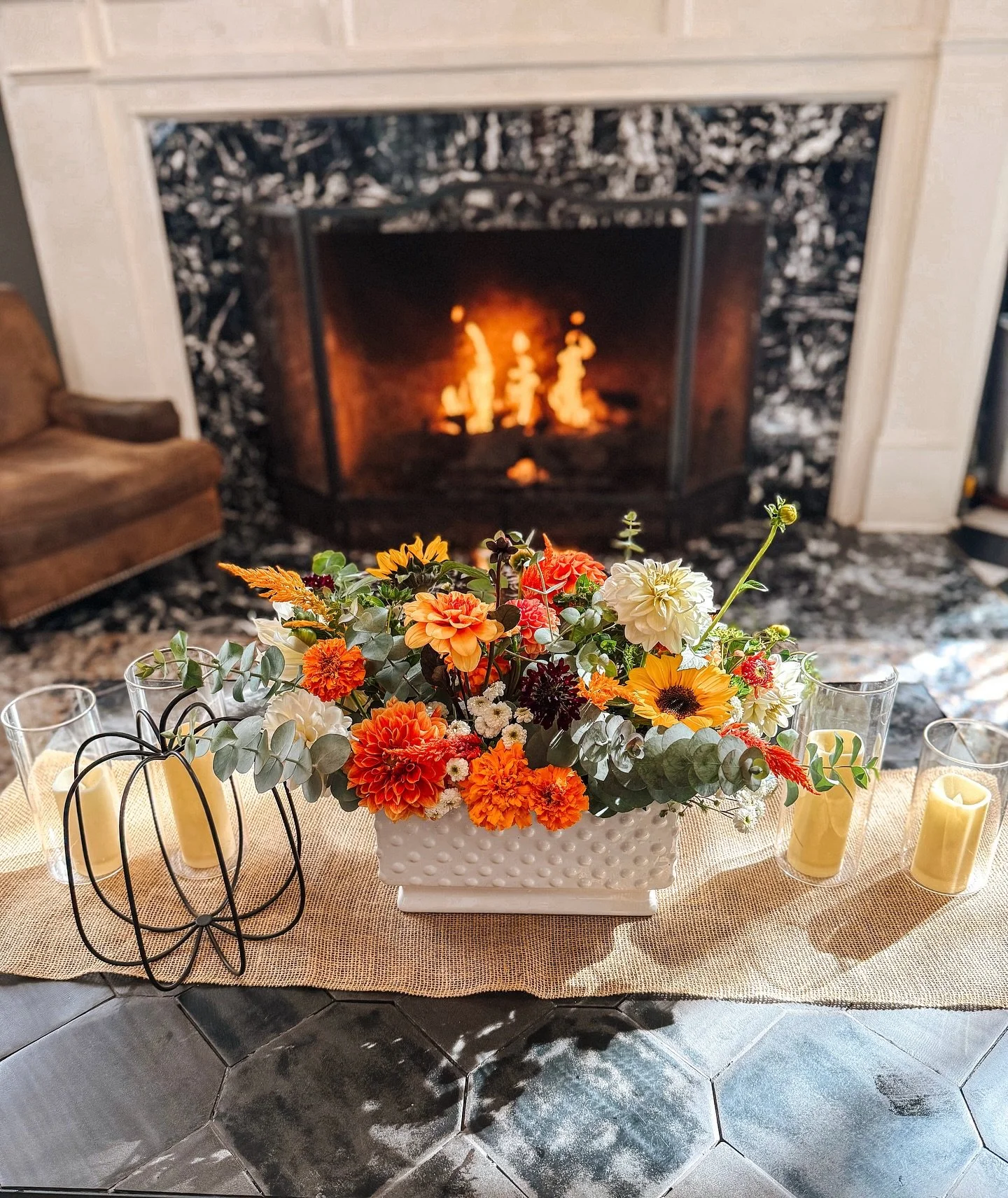 The seasons are meeting in the middle with autumn flowers glowing by the fire. Today was our last delivery of the season to the Hood River Hotel, and it has been such a joy to share blooms from the farm in this beautiful space.

#hoodriverflowers #se