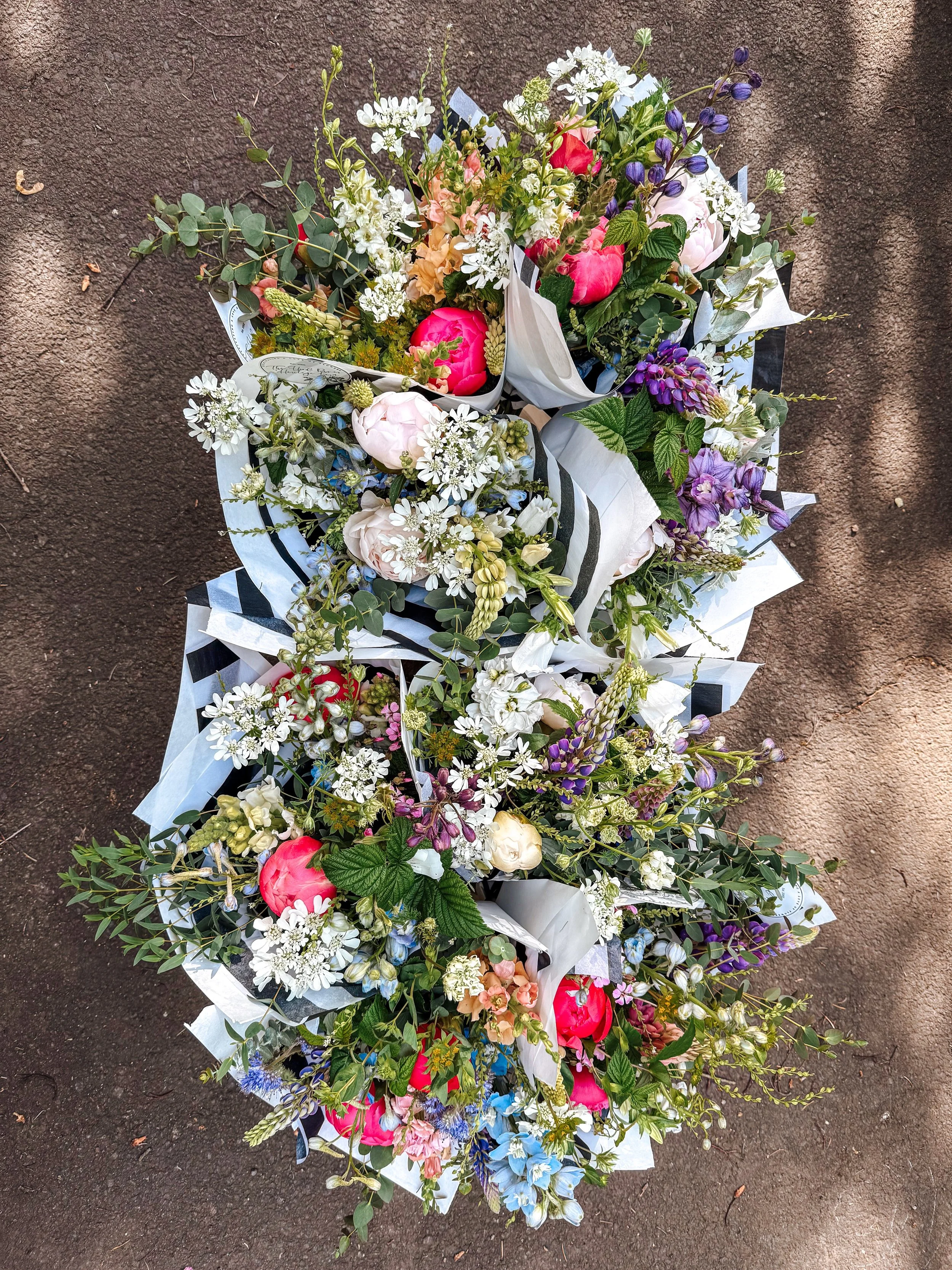 Whimsical spring textures and peonies finally having their moment.
Soft layers, airy movement, and all the little details that make garden-style bouquets feel so dreamy this time of year. The flower stand will be stocked this weekend with fresh garde