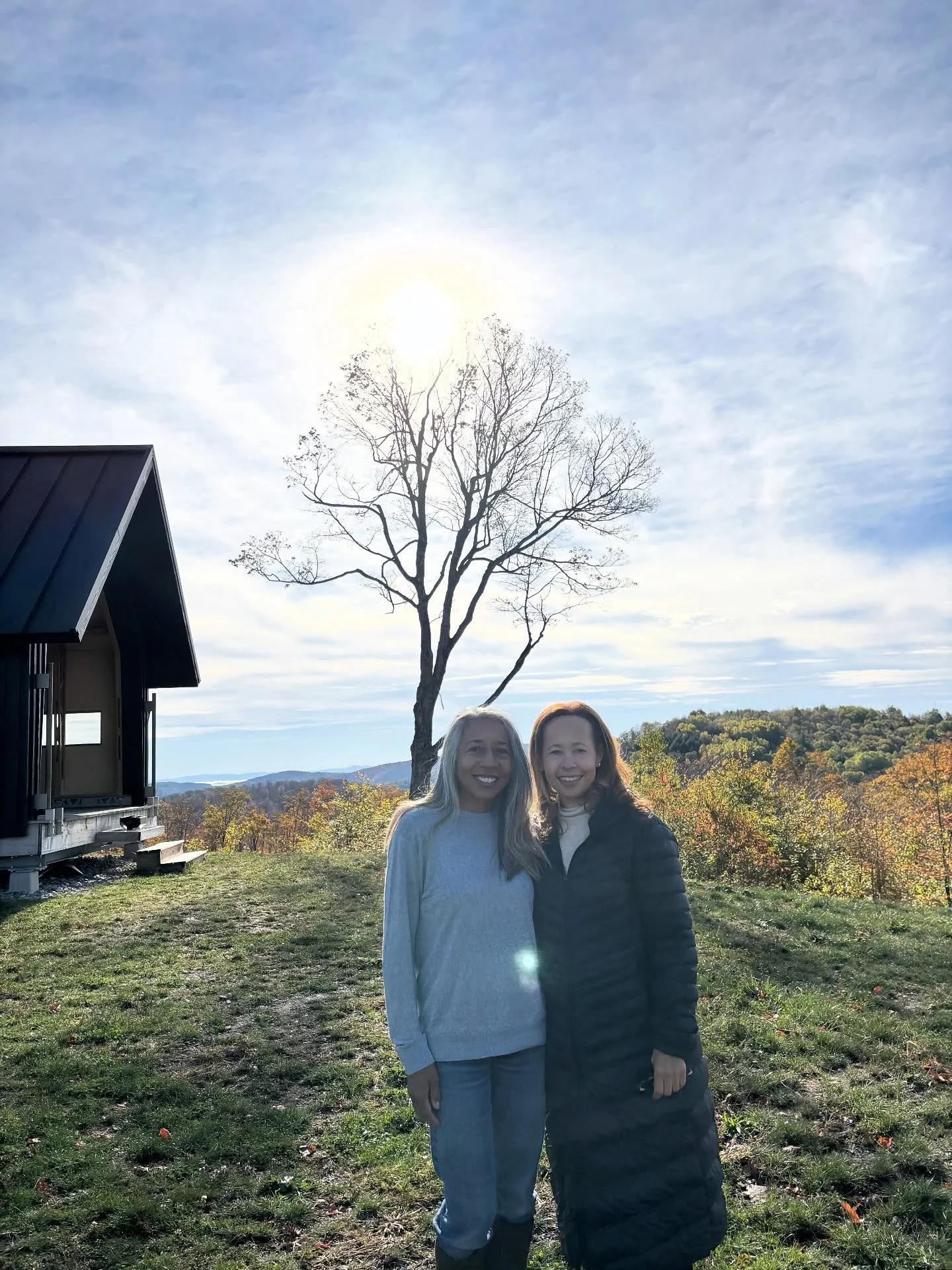 Enjoyed a visit with @als.stephens. Her first time meeting the critters & staying in @cabin_anna. #vermontautumn #cabinporn #cabin_anna #sheepfarming 🐑