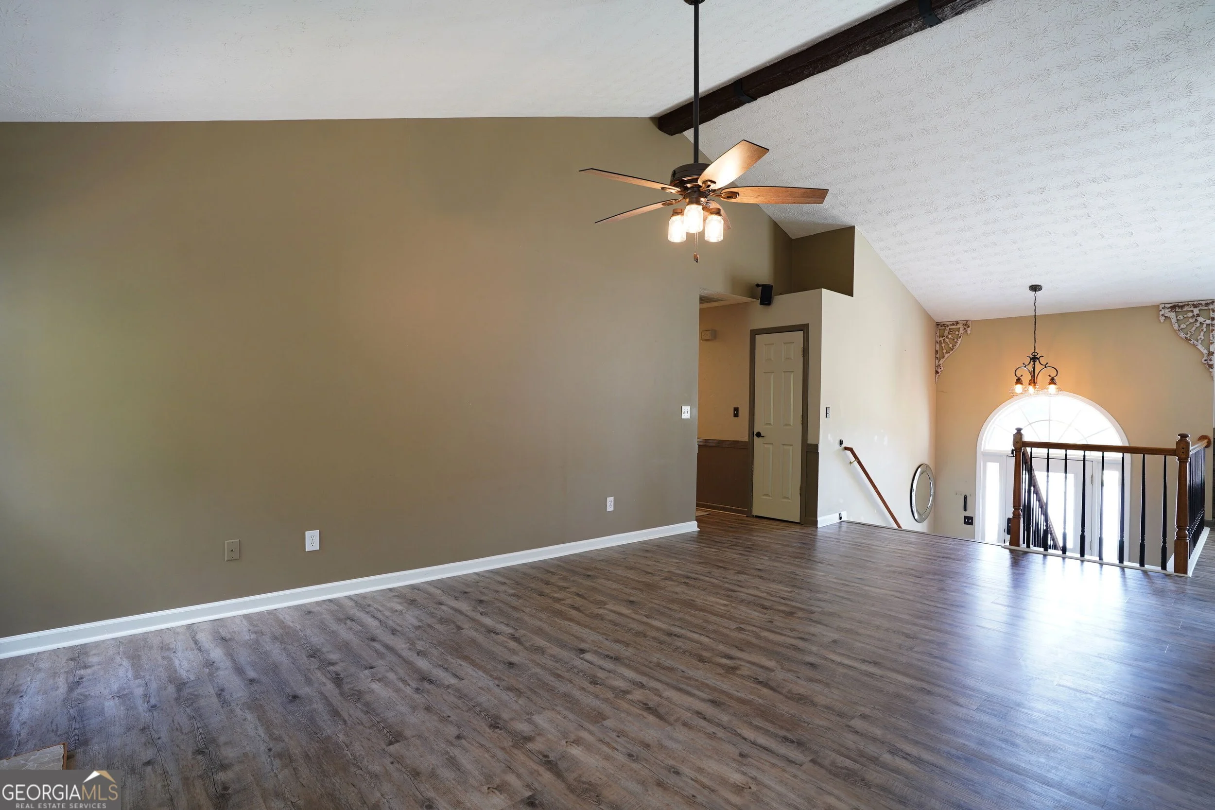 HD_1789579288398_LIVING_ROOM2.jpg