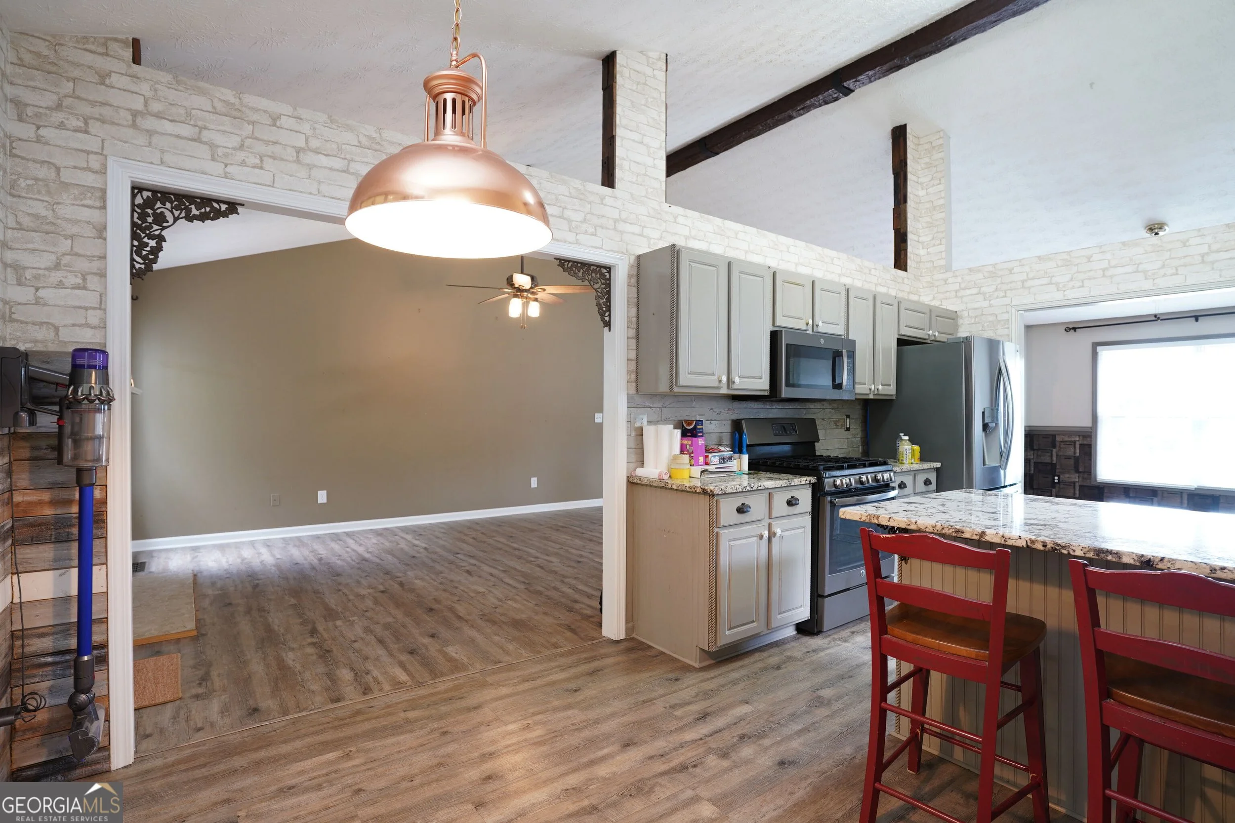 HD_1789579284106_KITCHEN2.jpg