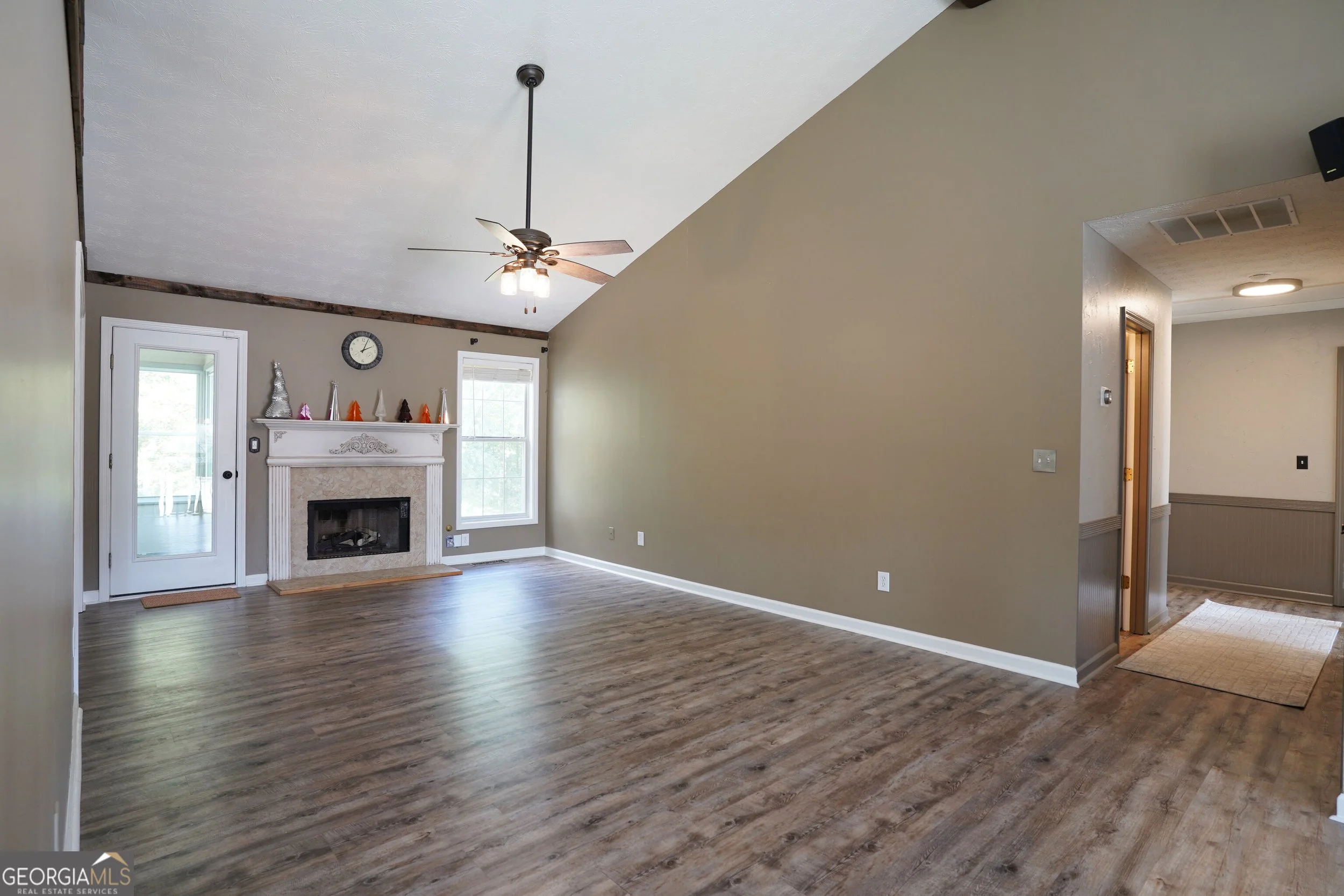 HD_1789579290639_LIVING_ROOM1.jpg