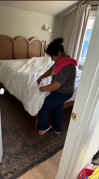 Fresh Bed Preparation
Fresh linens and careful bed preparation create a clean, comfortable welcome for arriving guests from our professional cleaners. 