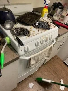 Stove Before Deep Cleaning
Grease, food residue, and buildup on the stove before detailed kitchen cleaning began.