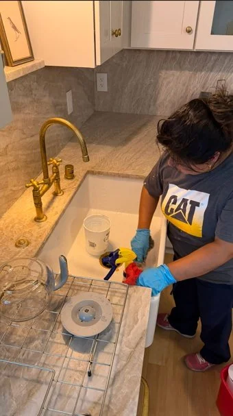 Kitchen Turnover Cleaning
Detailed kitchen cleaning helps ensure surfaces, sinks, fixtures, and high-use areas are refreshed between guests.