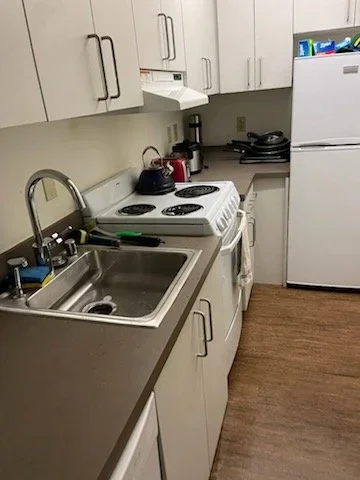 Kitchen After Deep Cleaning
A refreshed kitchen with cleaner counters, sink, stove, surfaces, and surrounding areas after detailed cleaning.