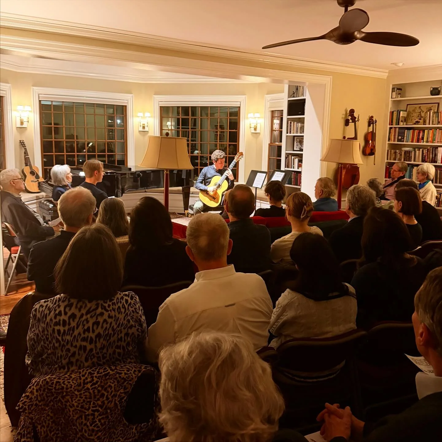 During my time in New York I played over 50 house concerts through @groupmuse, and I came to love the intimacy of this setting to which the guitar is so perfectly suited. It was a pleasure to do it again this weekend, this time in my new neck of the 