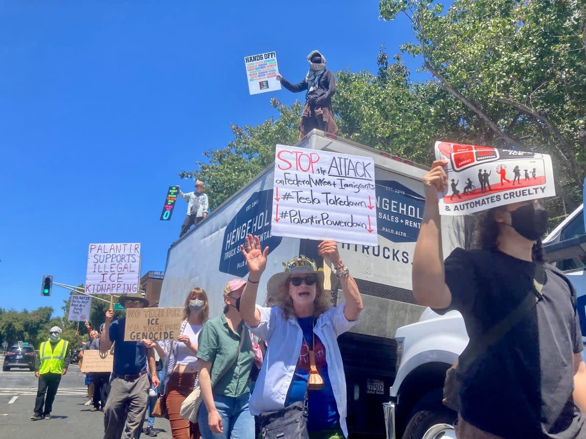 Protesters blockade Palantir’s offices calling for an end to ‘totalitarian police surveillance’ as tech company aids ICE deportations