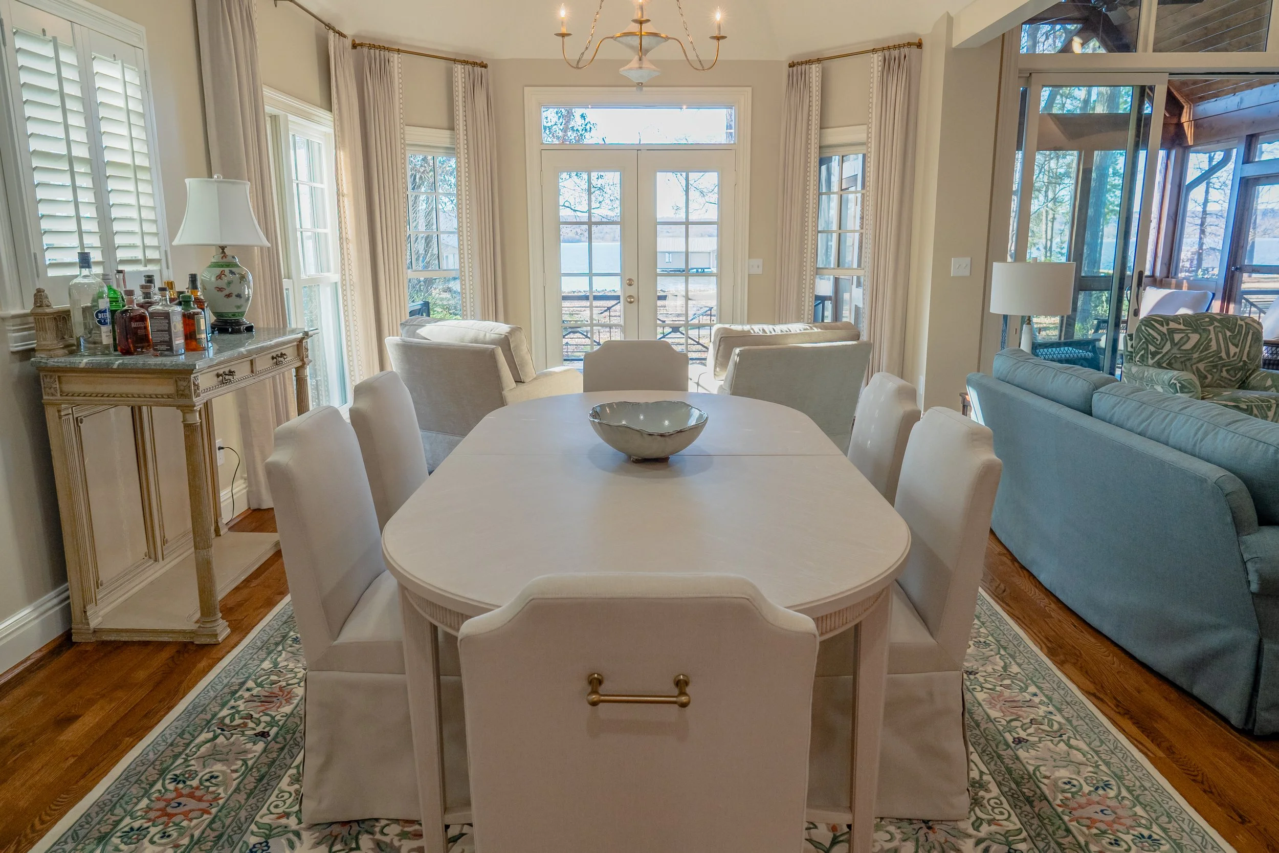 Willow Beach Dining-2.jpg