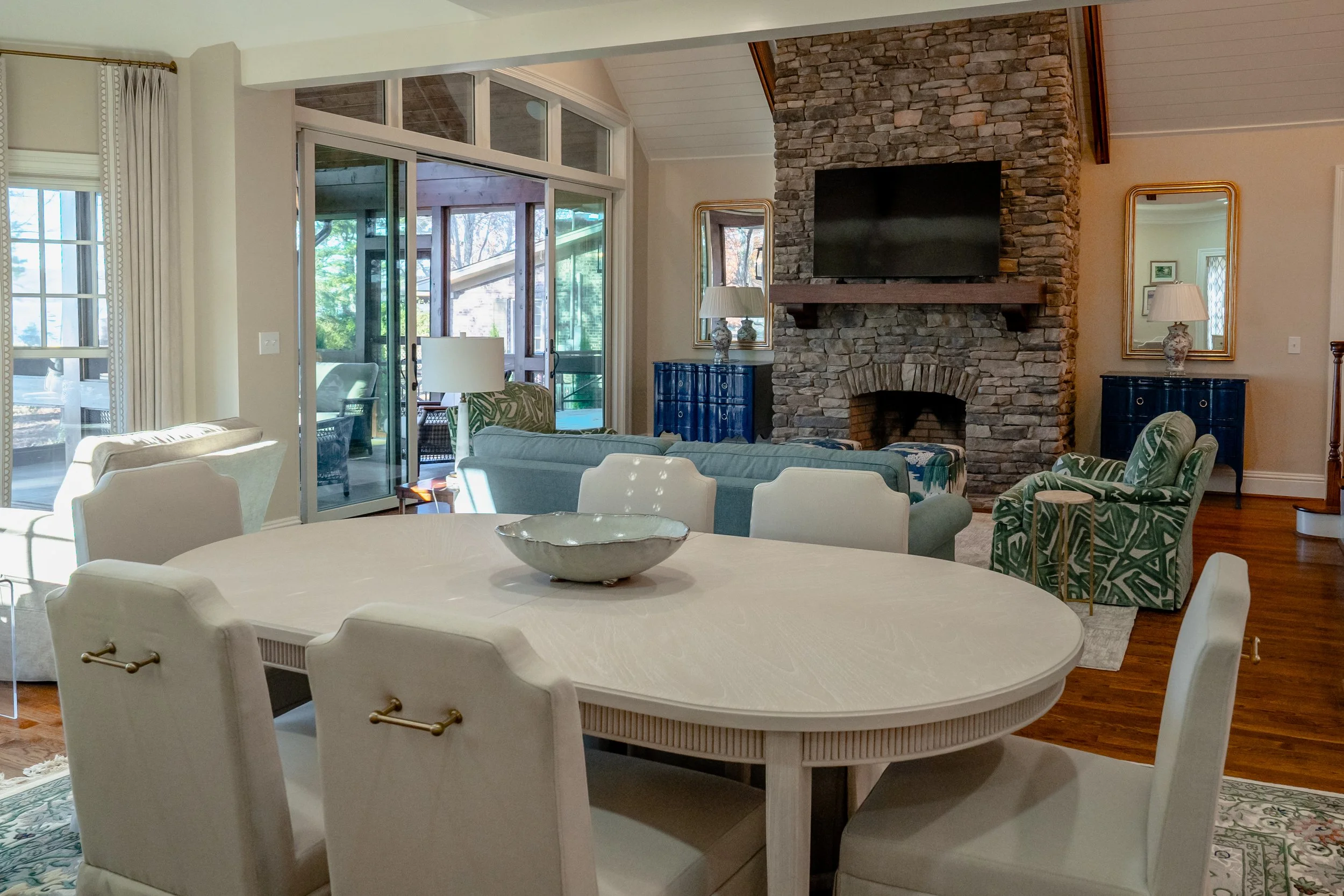 Willow Beach Dining-4.jpg