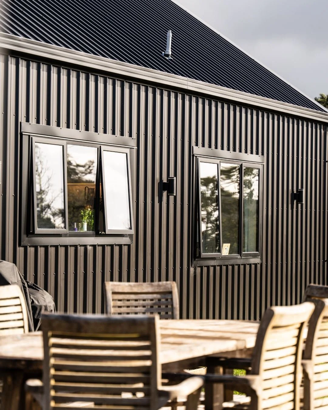 When the joinery goes in... the doors, the windows - everything changes!
The structure becomes a building, it starts to feel alive… that’s the moment it clicks for our clients, and there are always smiles when it happens.
#BuildingDrea