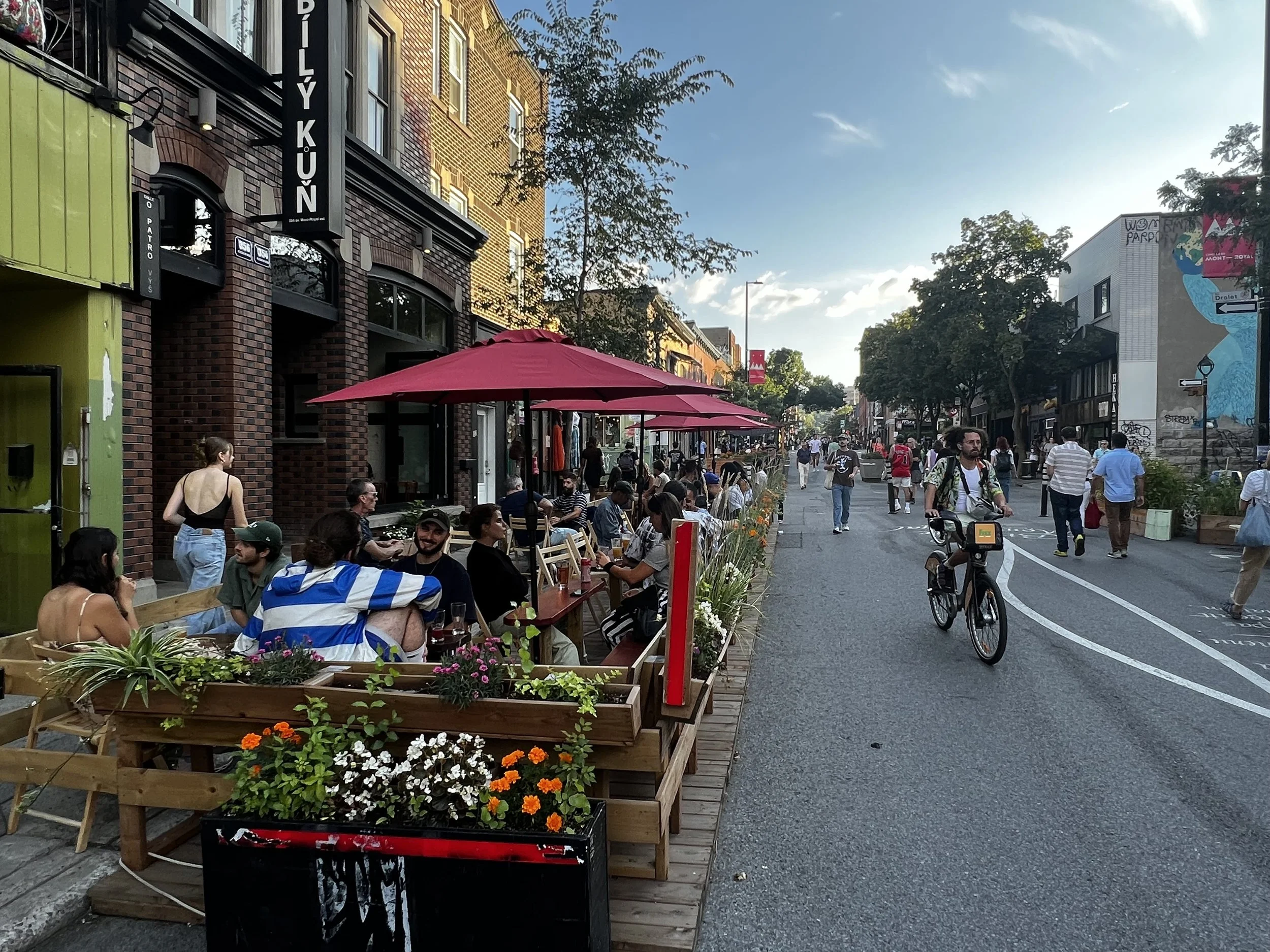 Pedestrianized/Car Light Streets = Good for Biz