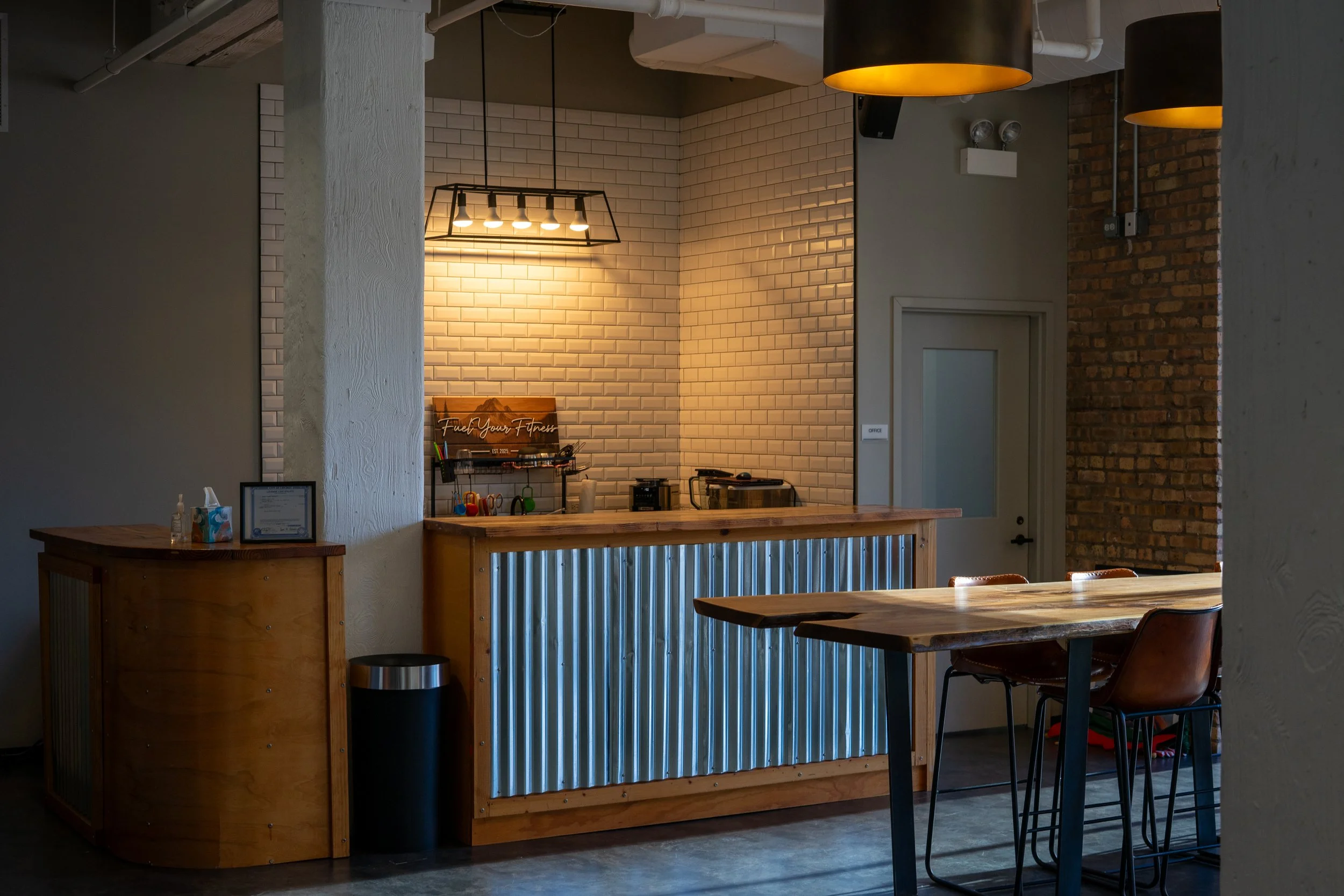 Smoothie bar leblon fitness club chicago river north gym