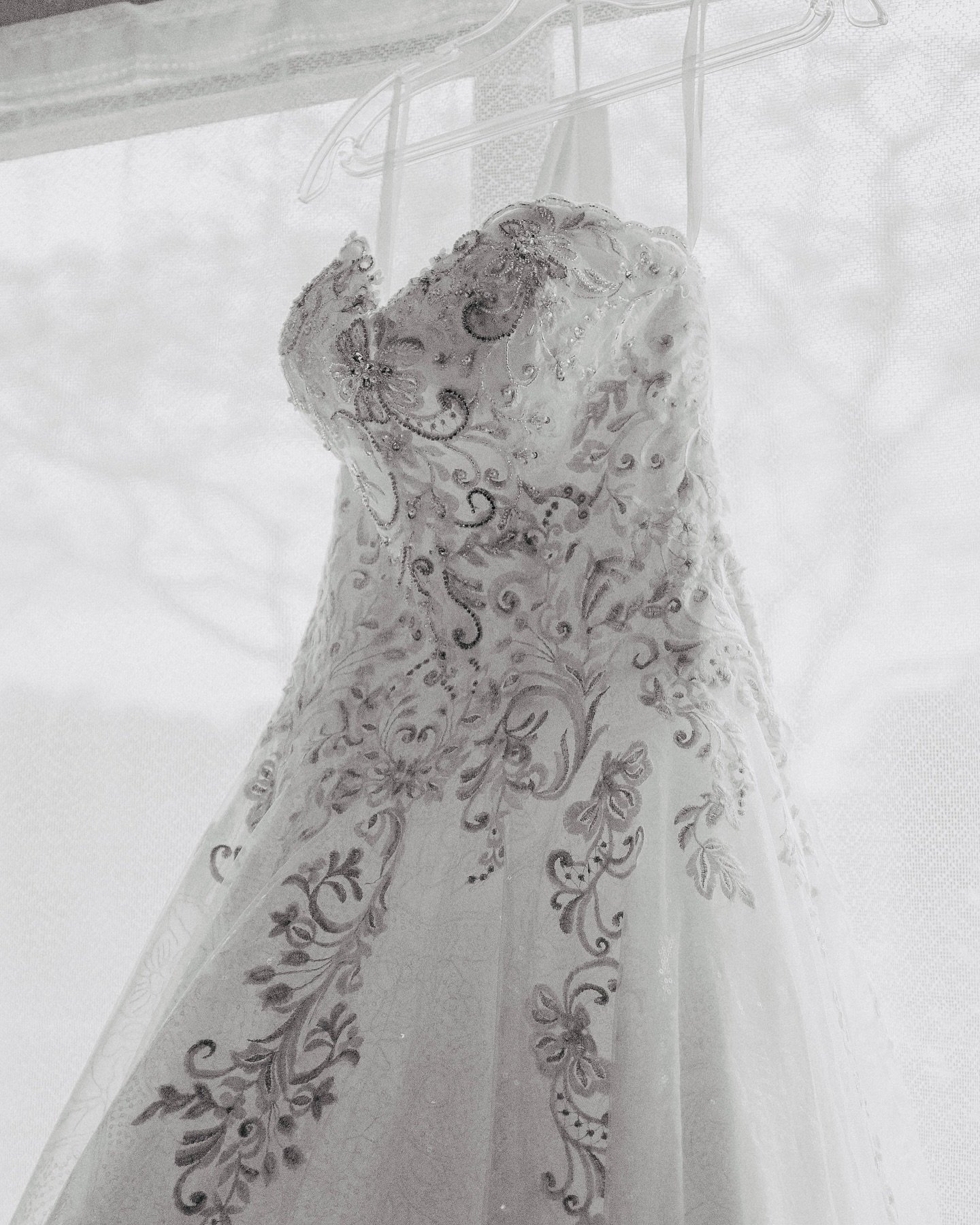 Every detail tells a story. From the lace of the dress to the engraving of the rings. ✨ 💍 

www.keithandjuhi.com

#Weddingday #weddingdetails #bridalbliss #weddingprep
#beautiful #weddingphotographer #nz #nzweddingphotographer #bride #bridetobe #wed