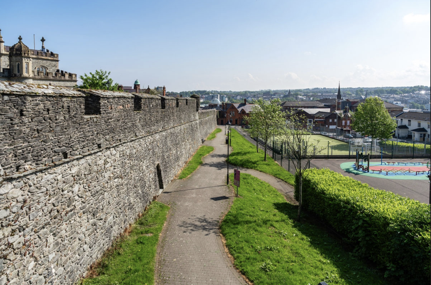 Discover the Derry City Wall