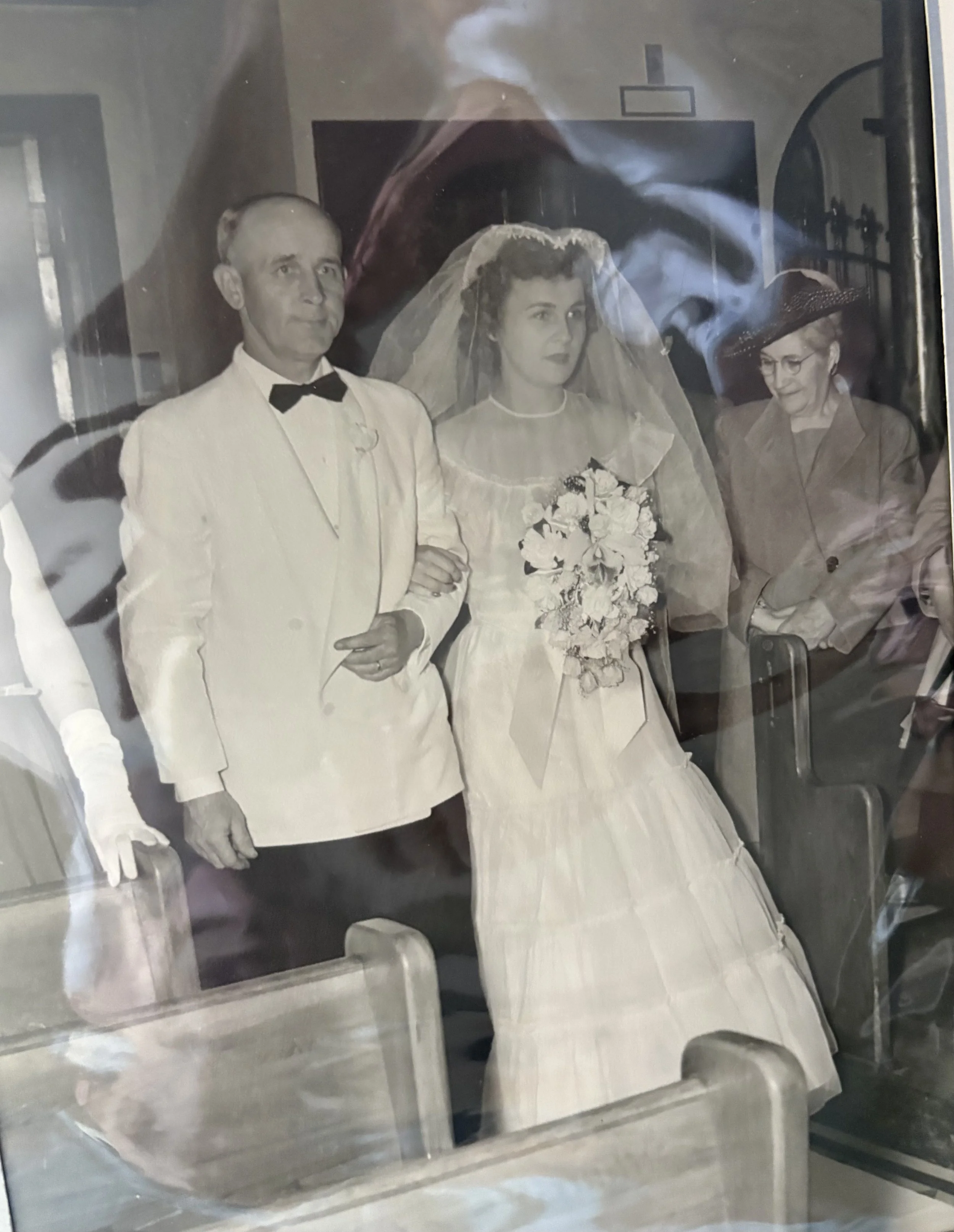 What Did Flowers “Say” About This Special June Bride &amp; Her Maids of Honor?&nbsp;