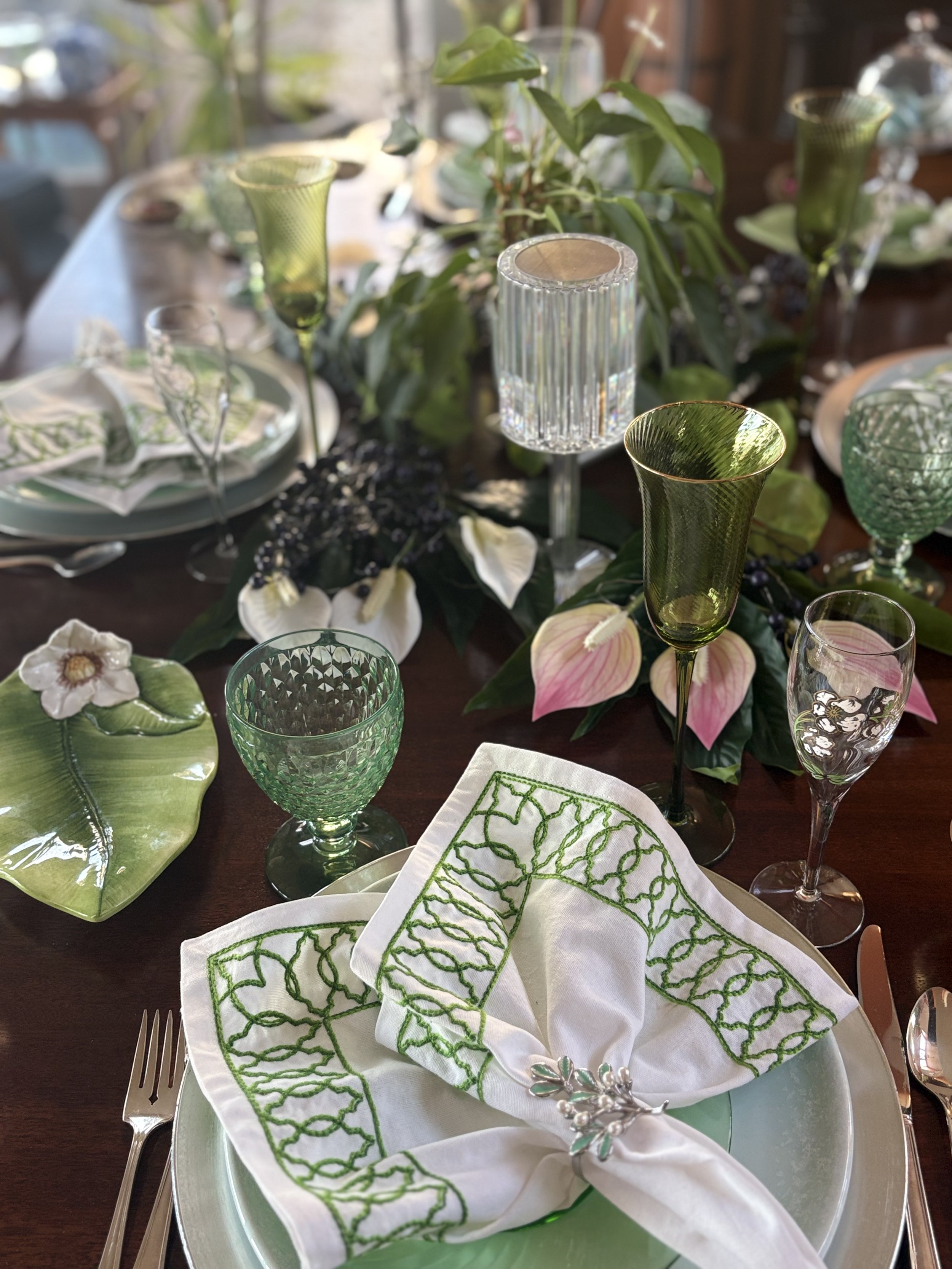 Elegance &amp; Simplicity Elevate This Spring Tablescape Inspiration 