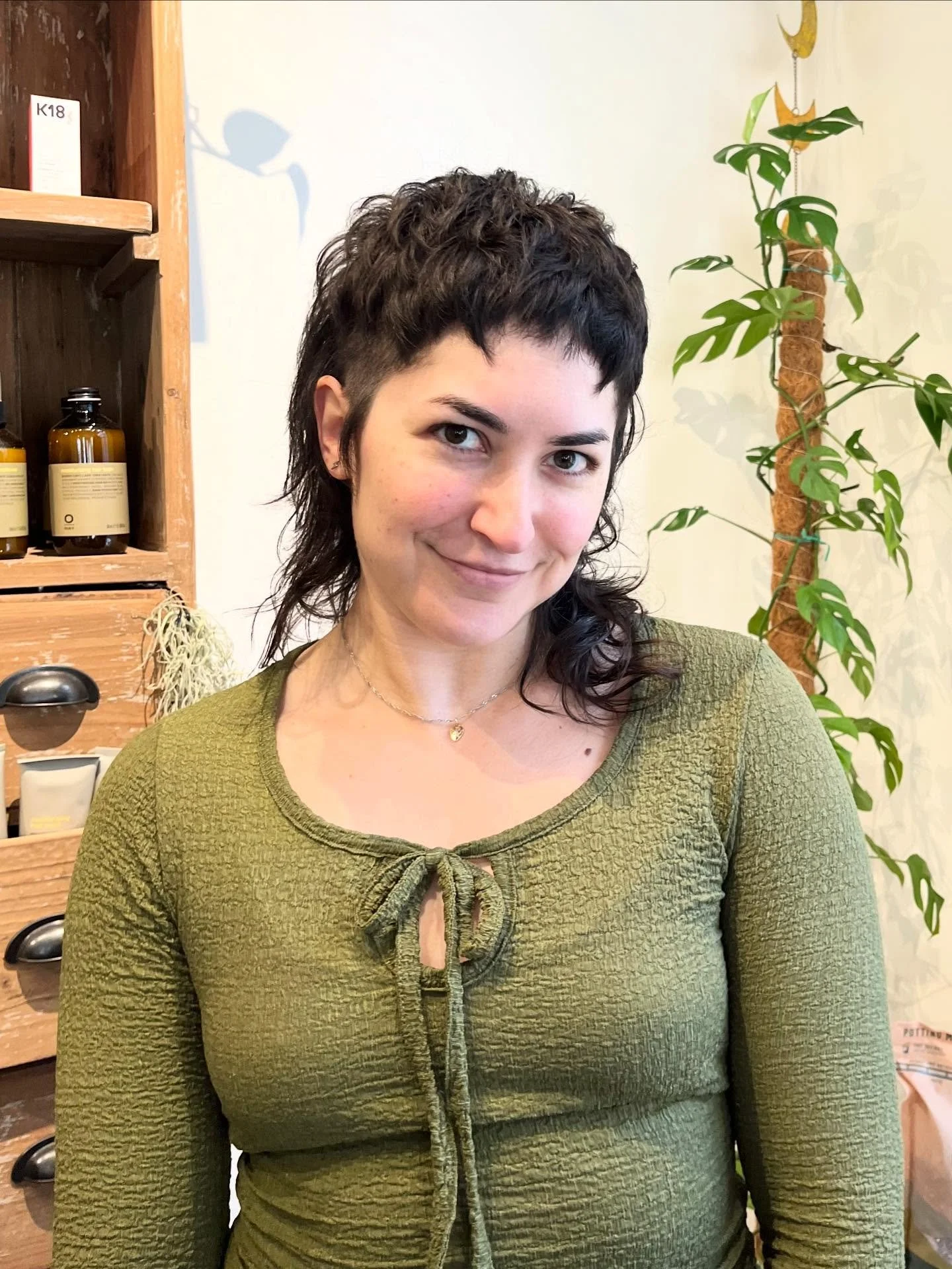 Watch out for this babe with the fang bang 🥰 #seattlehair #mullet #feral #pixie #shorthair