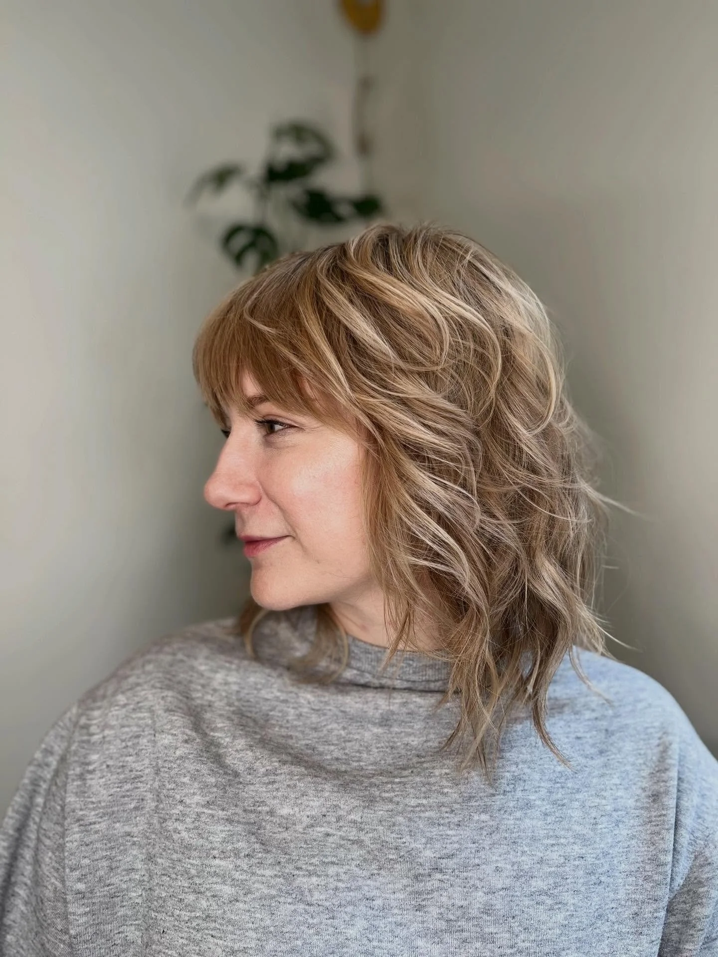 Soft movement, effortless texture, and that lived-in glow ✨ #wella #blonde #seattle #razorcut #texturedcut