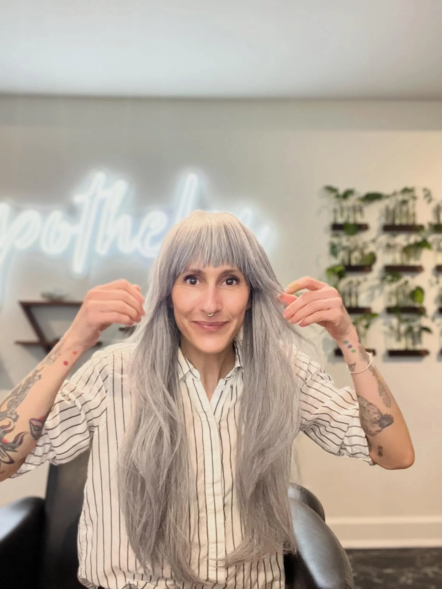 O hiiii, I love being able to switch it up with some wigs ;) if you have questions I may or may not have answers. I&rsquo;ll try my best! You want help wearing wigs I can help you &uml;̮ #wig #seattlehair #seattle