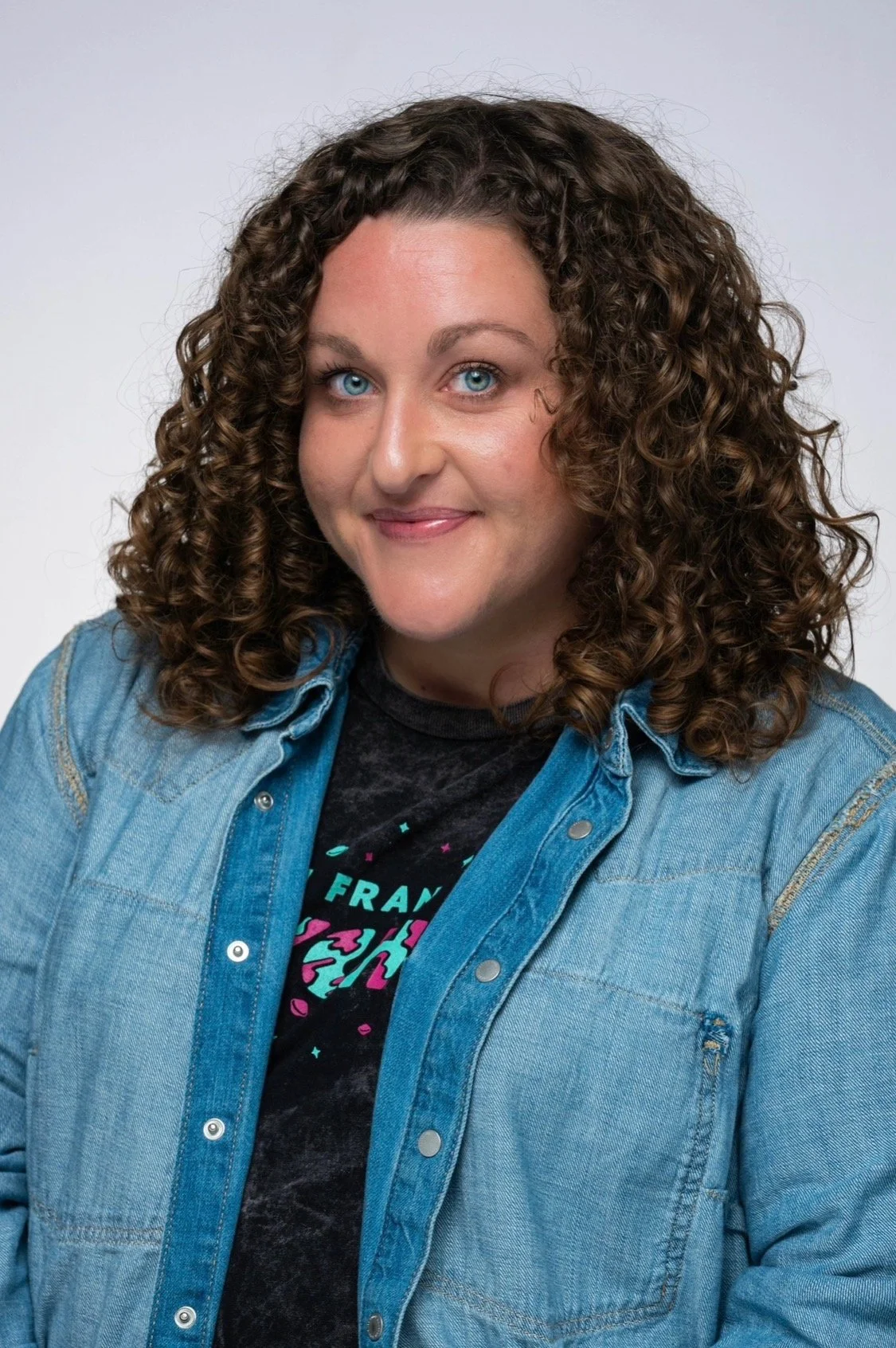 Picture of Hayley, Director at a nonprofit organization and a Well With Avril stress management and lifestyle client who transformed her work-life boundaries with Avril Dalin.