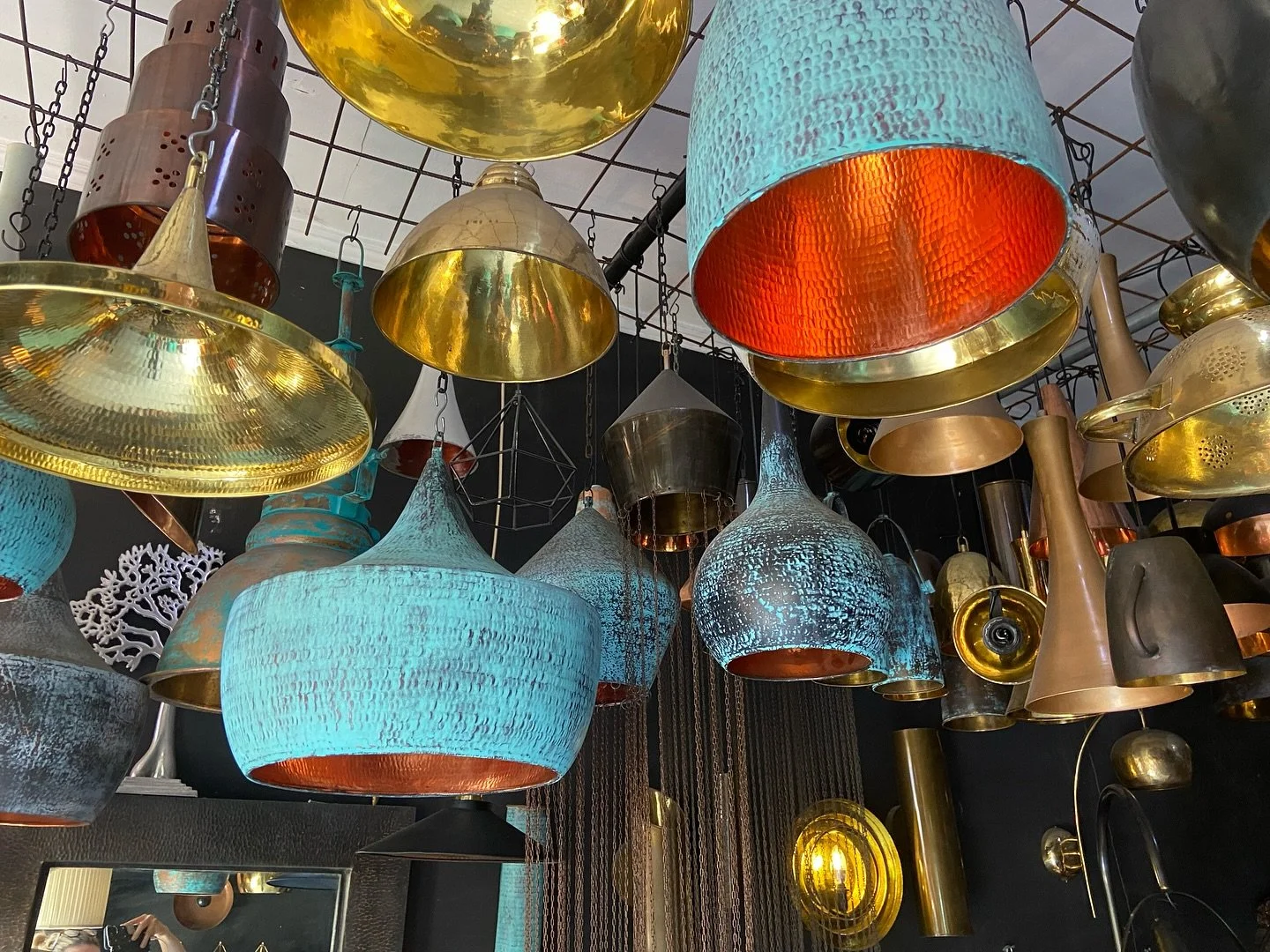 All types of lights! Which would you choose? Come shopping with me in January and we can find the perfect one for you.
Bridget xx#balishopping #homewaresbali #balilights #shoppingbali #sourcingtour #letmebuyforyou #letsgoshopping #baliholiday #baliso