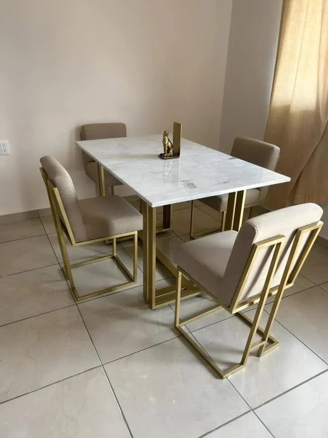 Comedor Volakas con 4 sillas