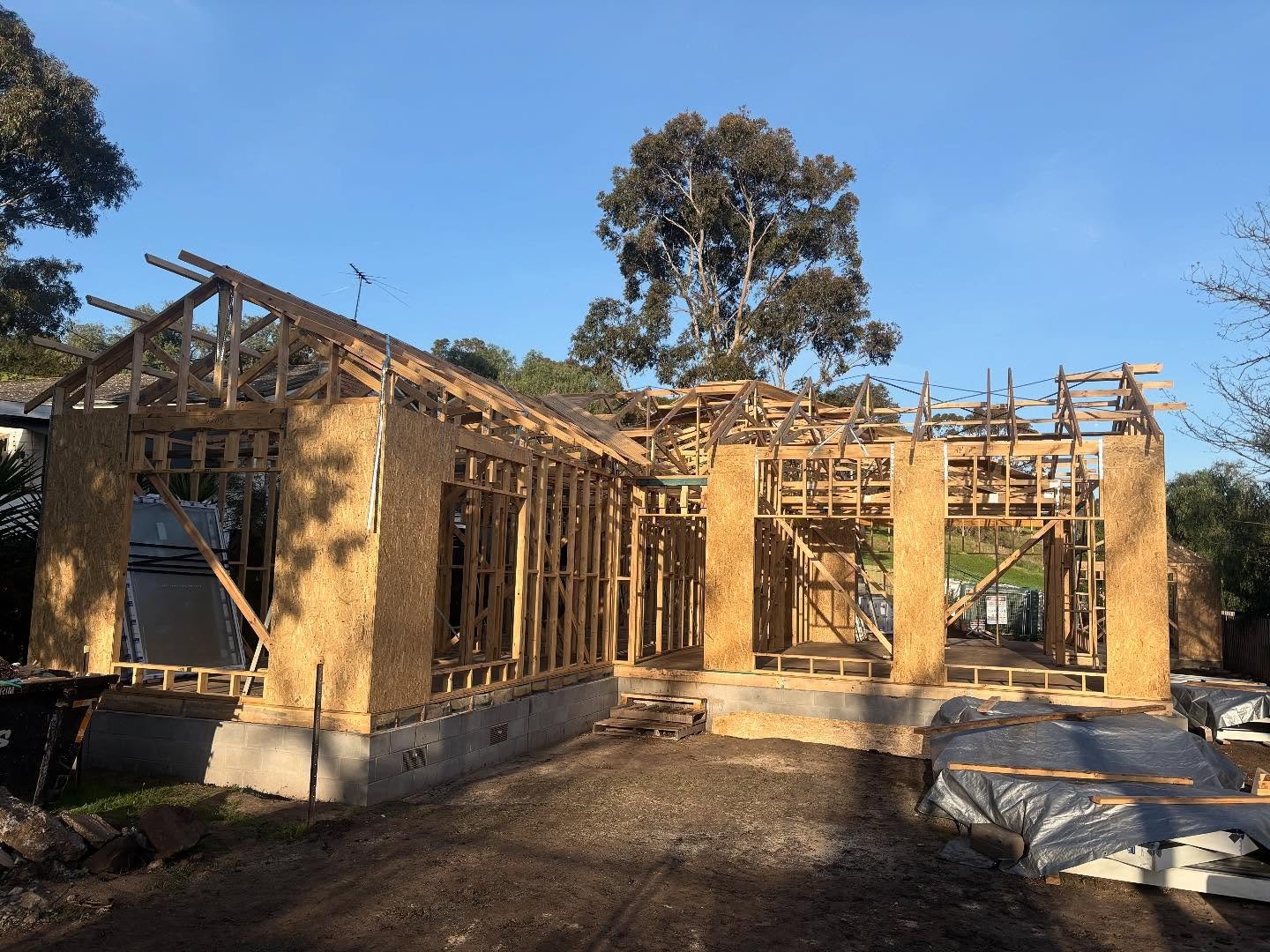 Thanks to Nick and his team @older_carpentry for their help with the frame. 🙌🏼

#geelongbuilder #oceangrovebuilder #torquaybuilder