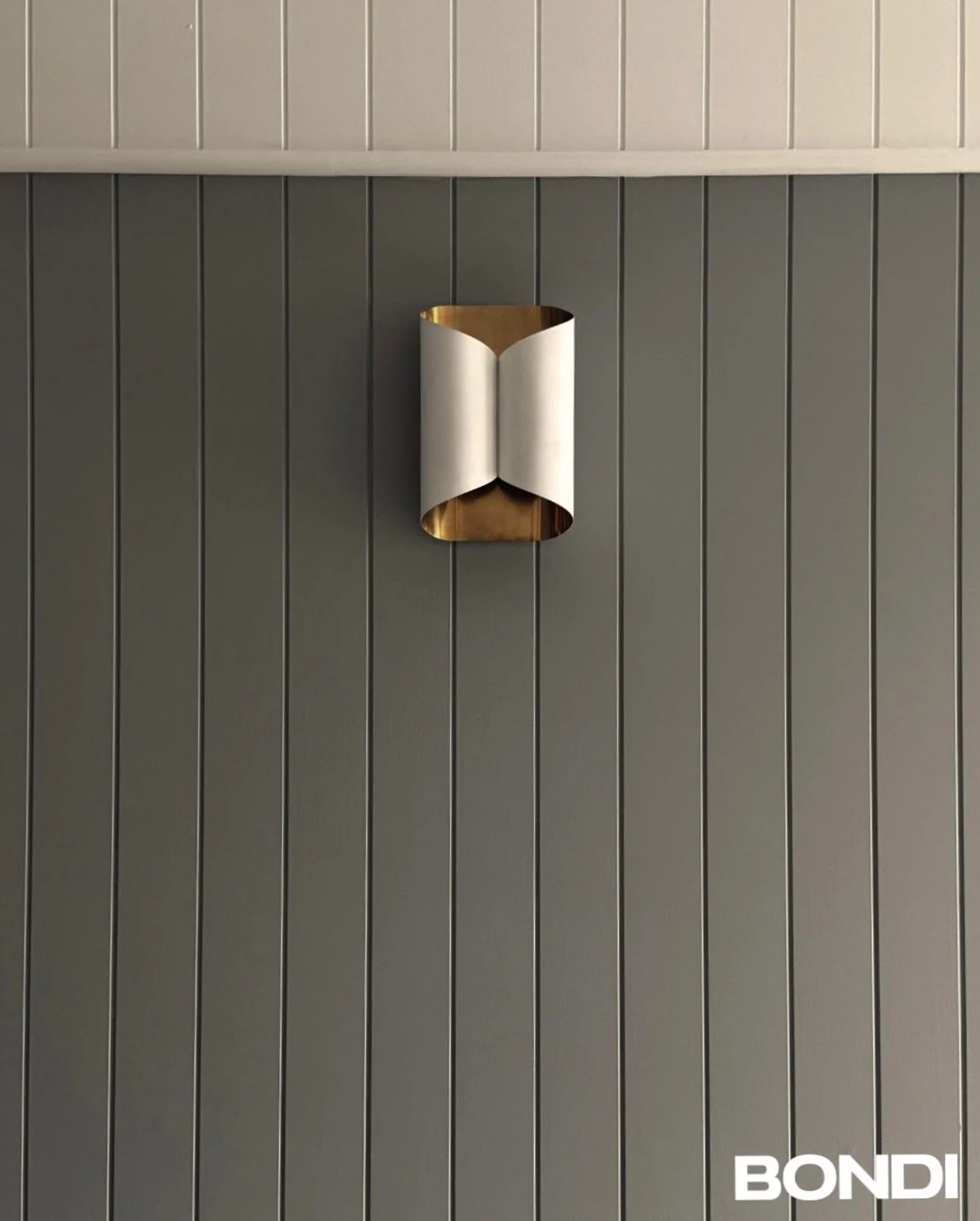 &bull; Project Bondi &bull; nearly done! Hues of blue carry across this project - calm, deep and timeless. 
 
@porterspaints @bloomingdaleslighting @studiosavoir.au 

#interi&ouml;r #interi&oslash;rstylist #interiordesign #build #renovation #joiner #