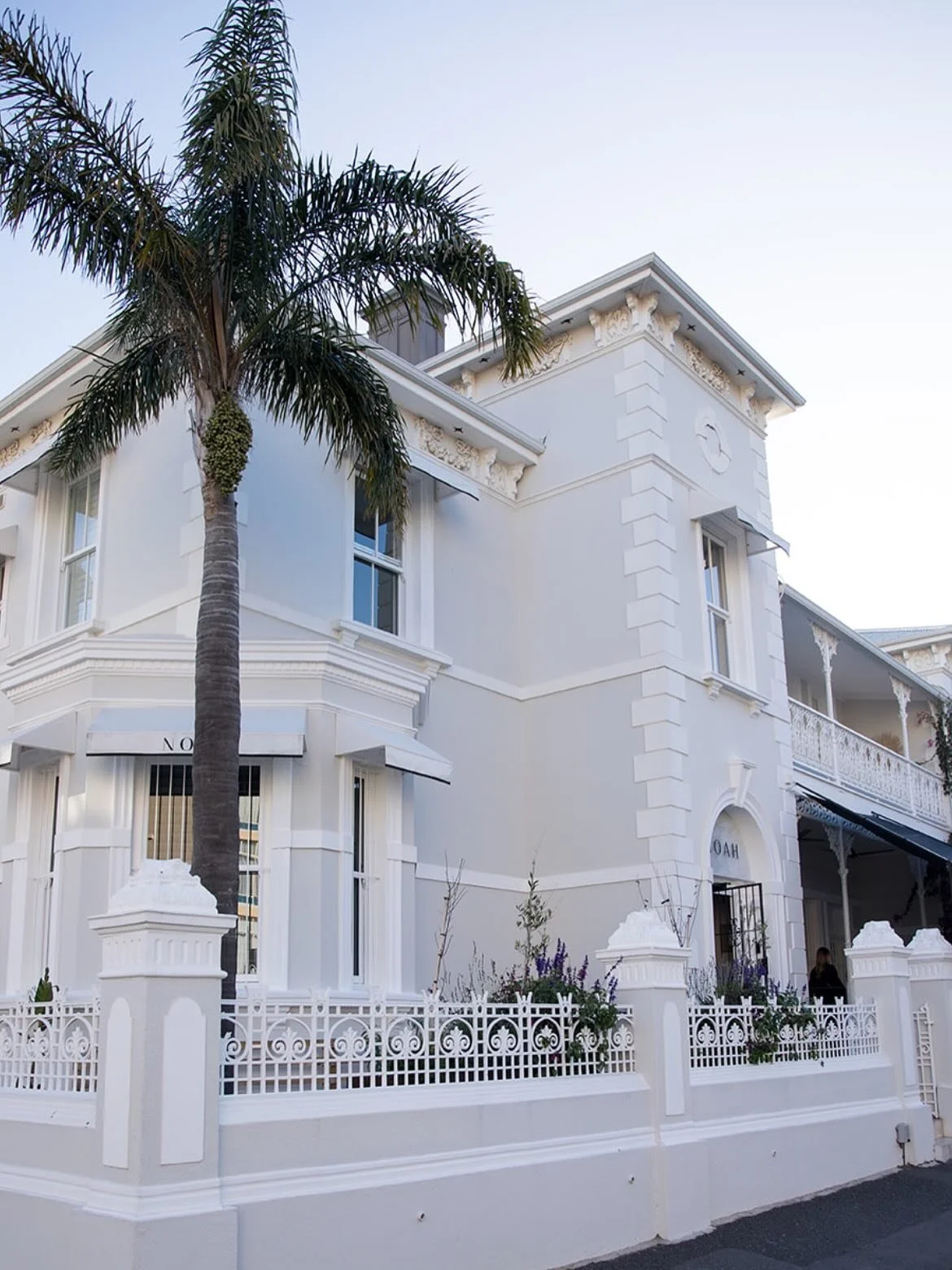 When @minkjaeger shoots at NOAH 👌🏼 

#shoot #noahhotels #noahhouse #amebynoah #tamboerskloof #capetown #shootdays #fashionshoot #springshoot #