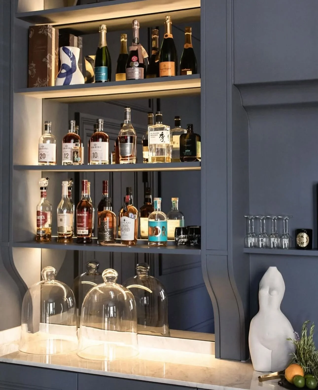 Our favourite hotel bar~ at NOAH house

#blueroom #noahhouse #noahhotels #hotelbar #bardesign #capetown #tamboerskloof #boutiquehotel