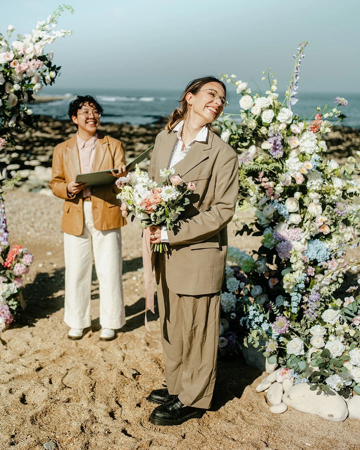 Finally got round to publishing a blog post about this absolutely beautiful day back in March on a Yorkshire beach 🐚🤍
I’m always dreaming about this day. The broken floral arch looked jaw-dropping against the horizon and perfectly framed the
