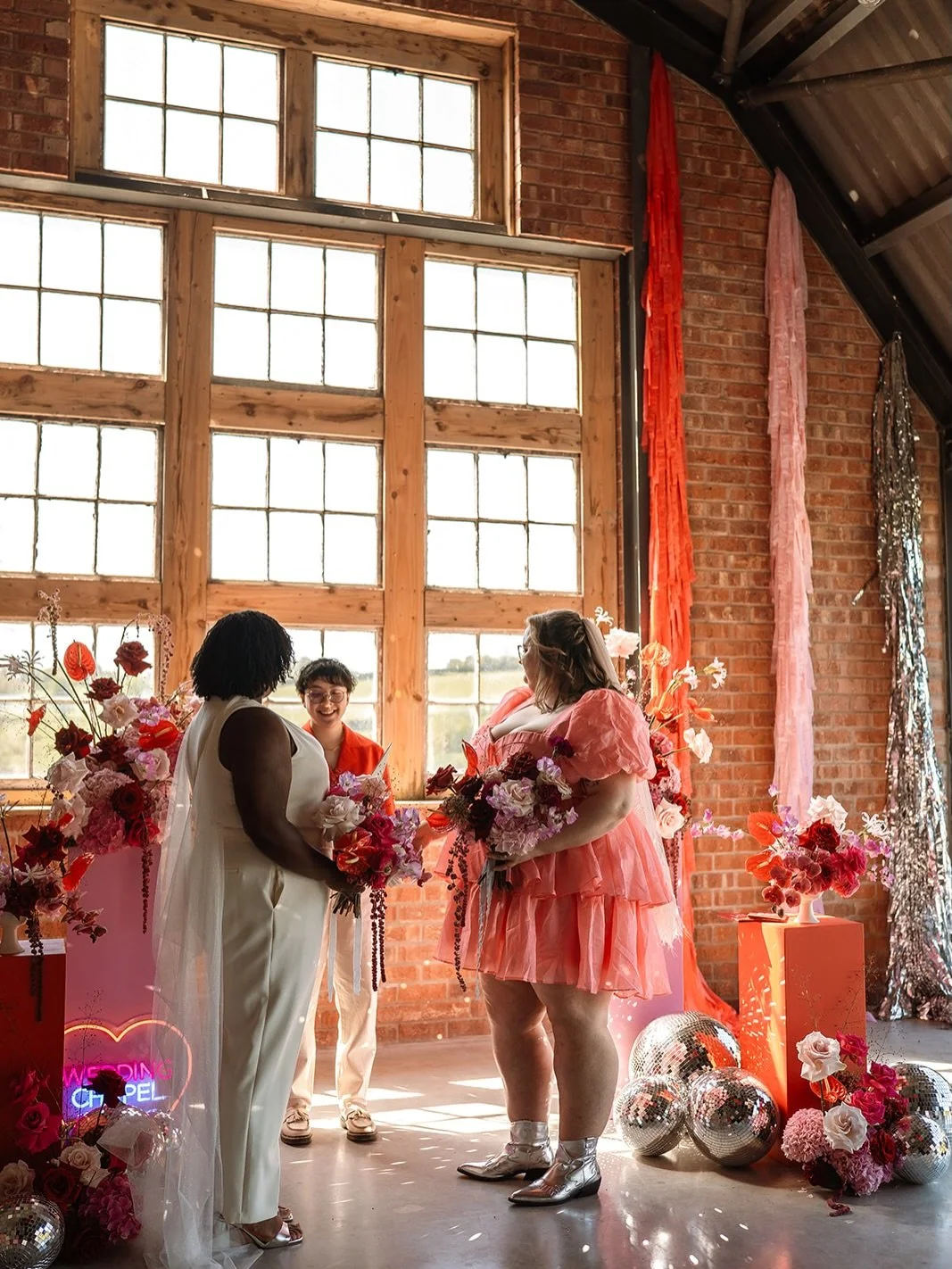 About to head to @thegiraffeshed for a glorious wedding today celebrating Jess and Laura! 💕 So I thought I&rsquo;d post a throwback to when I was at this wonderful venue last year for the @loveforall_lgbtq workshop organised by @stephaniedreamsphoto