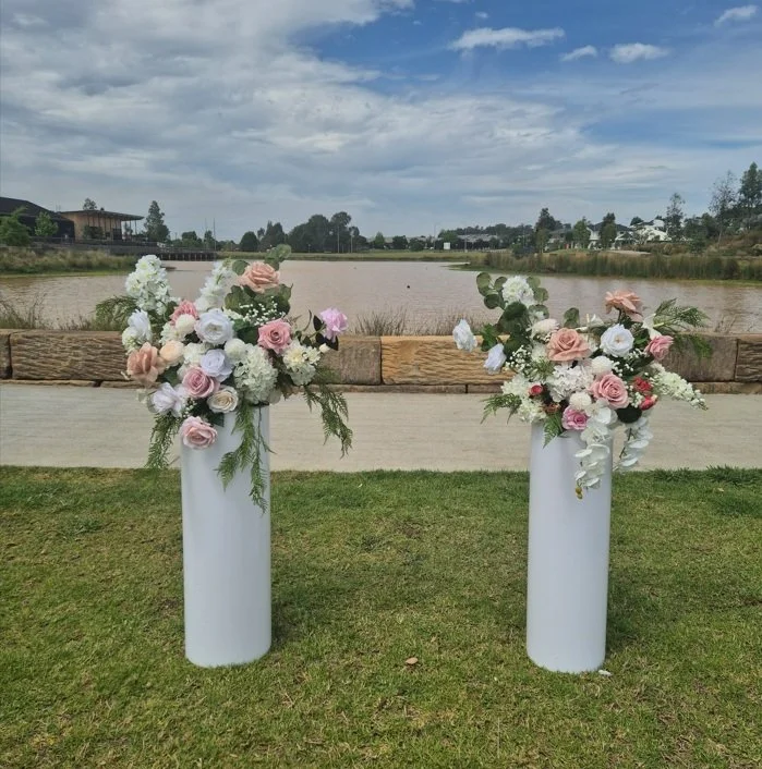 lakehouse north richmond wedding floral plinths