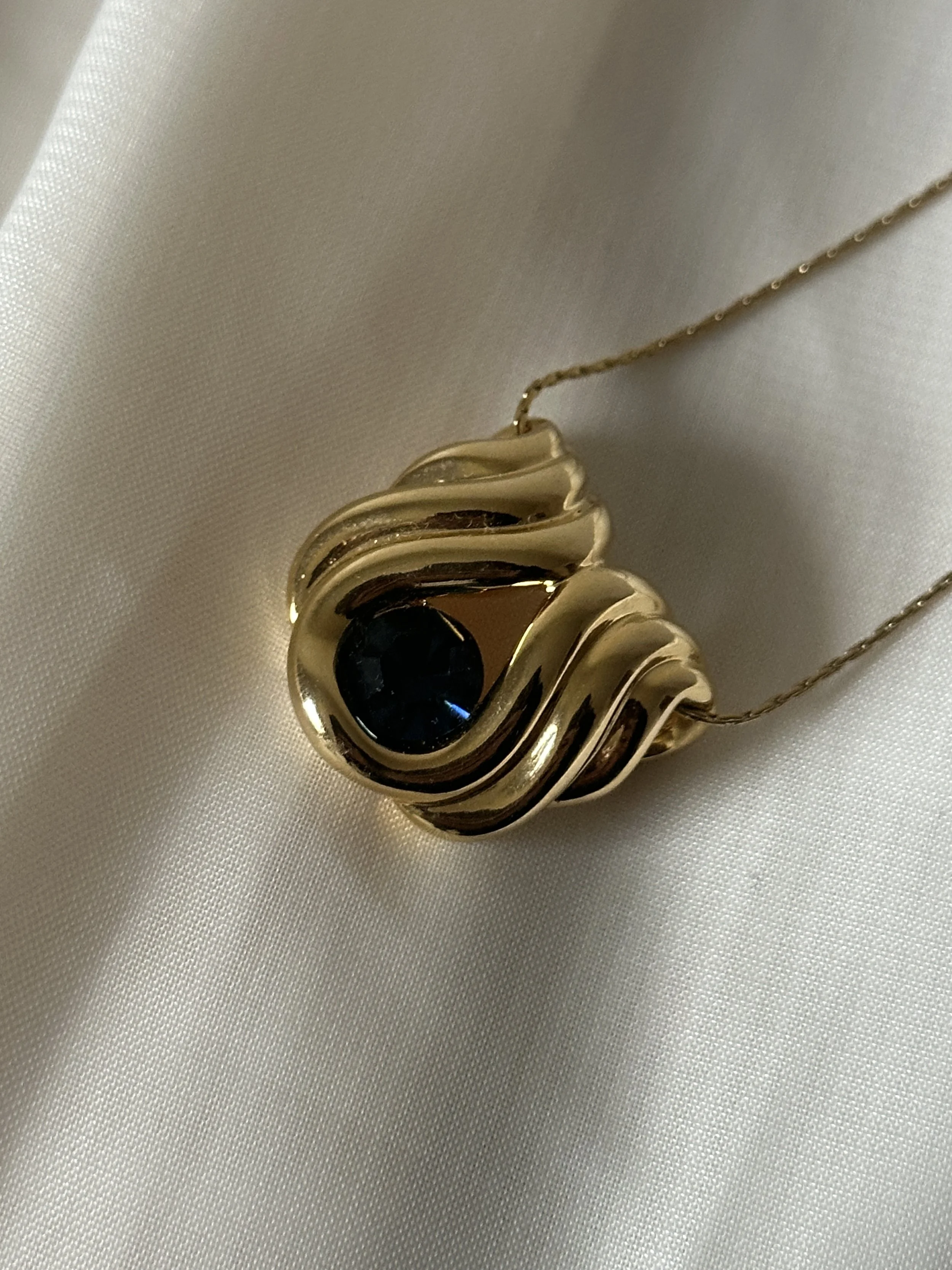 90s Gold and Sapphire Necklace