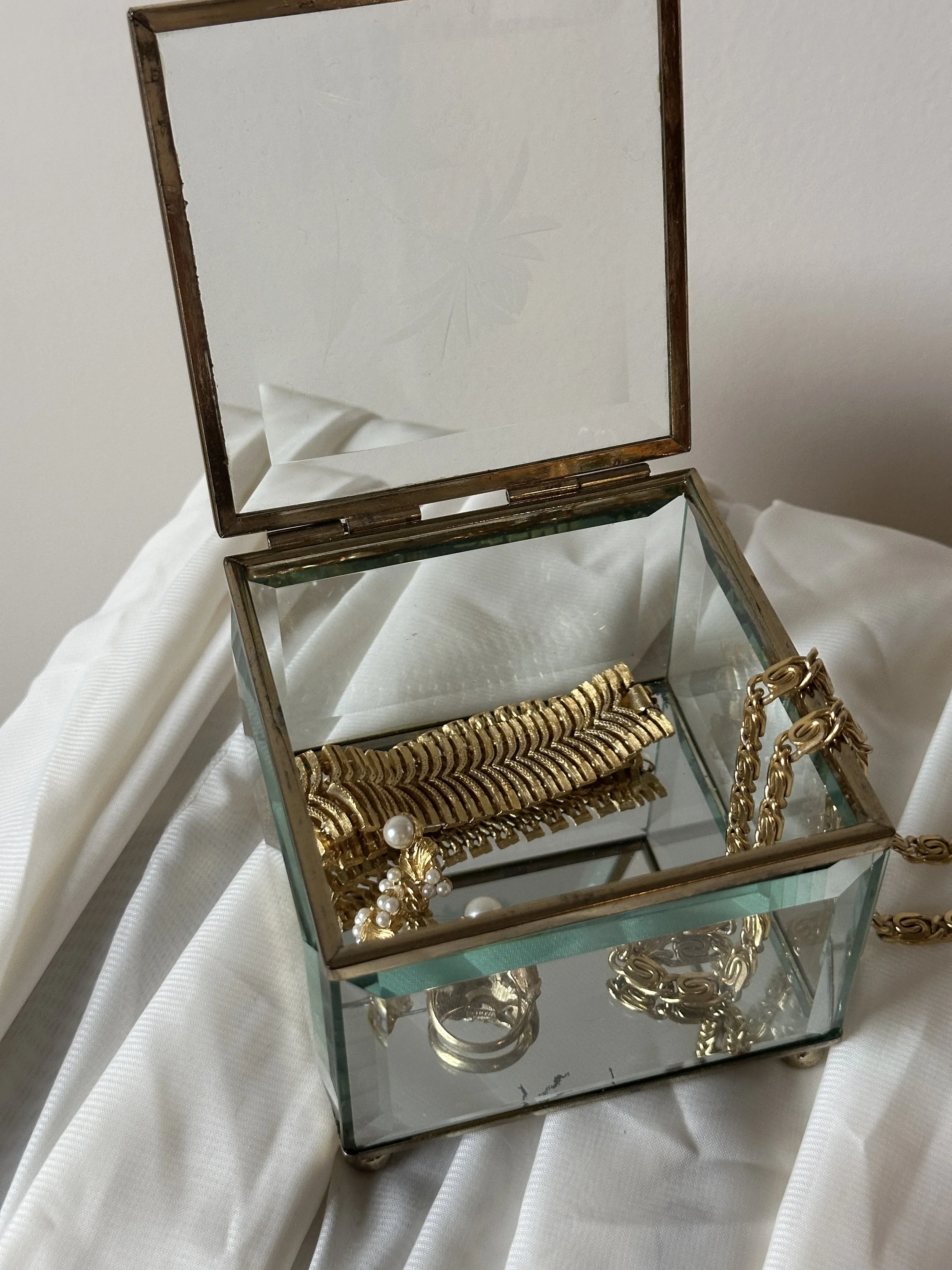 glass jewelry box.JPG