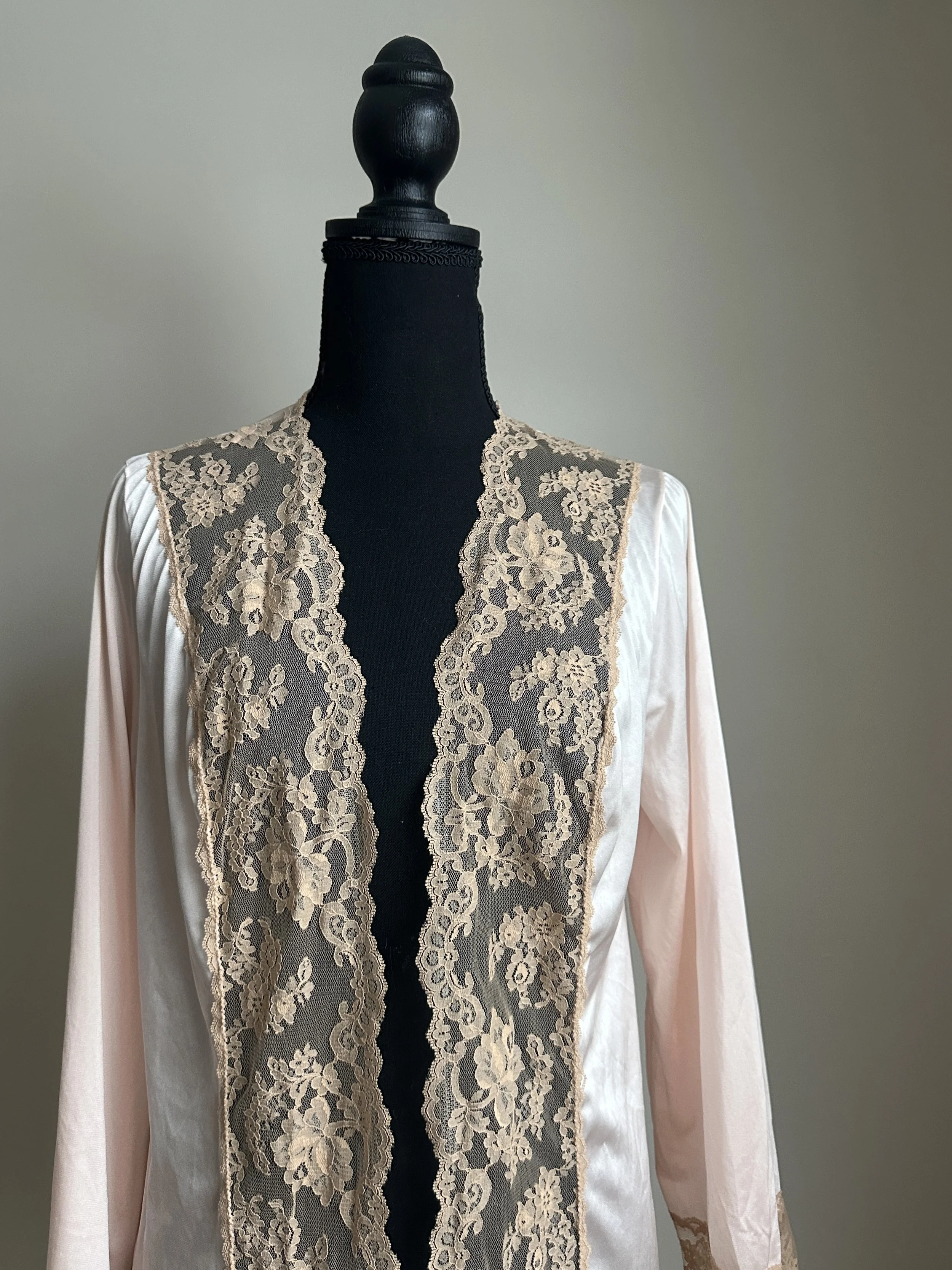 lace robe 4.JPG
