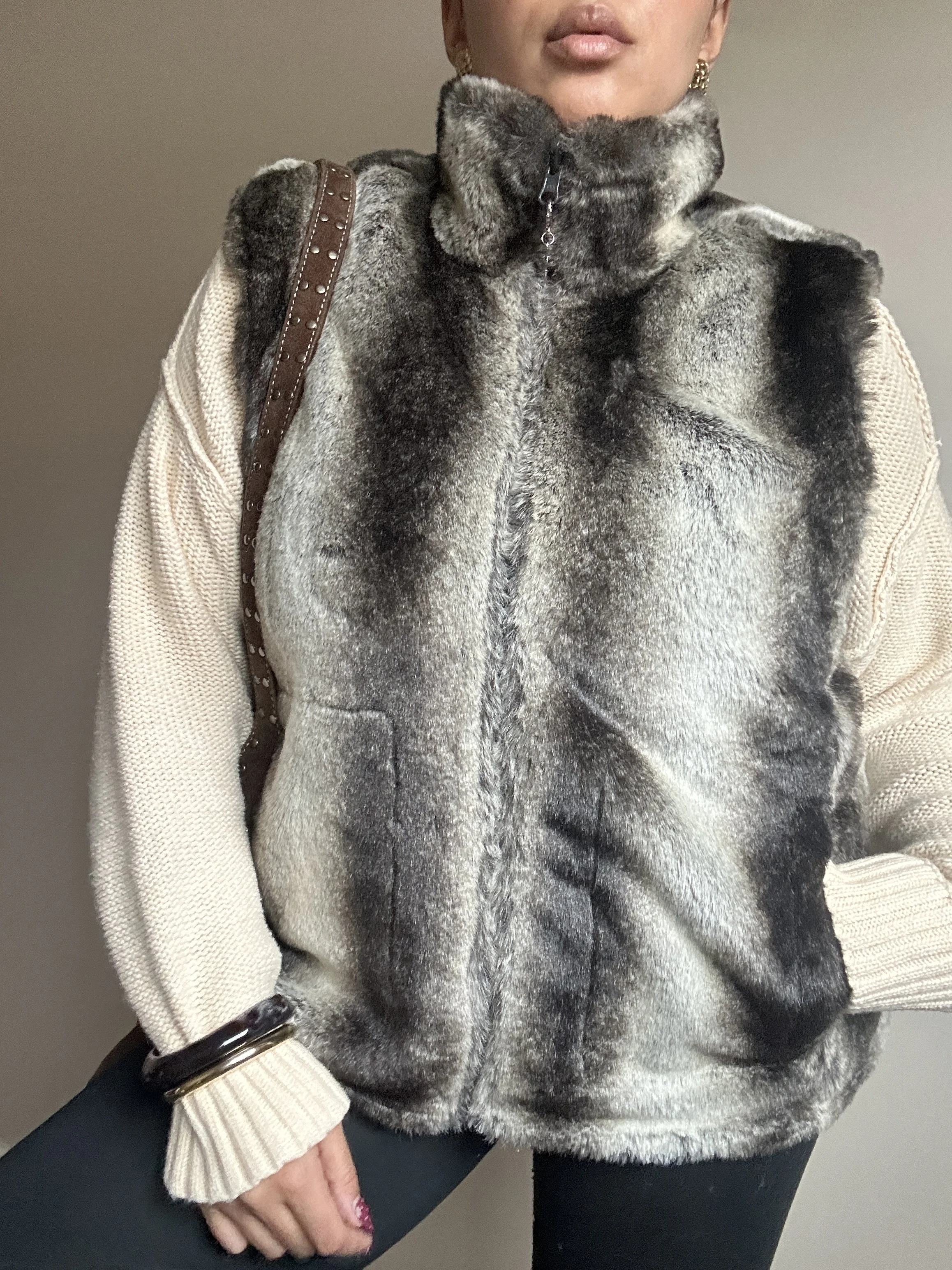 faux fur vest 1.JPG